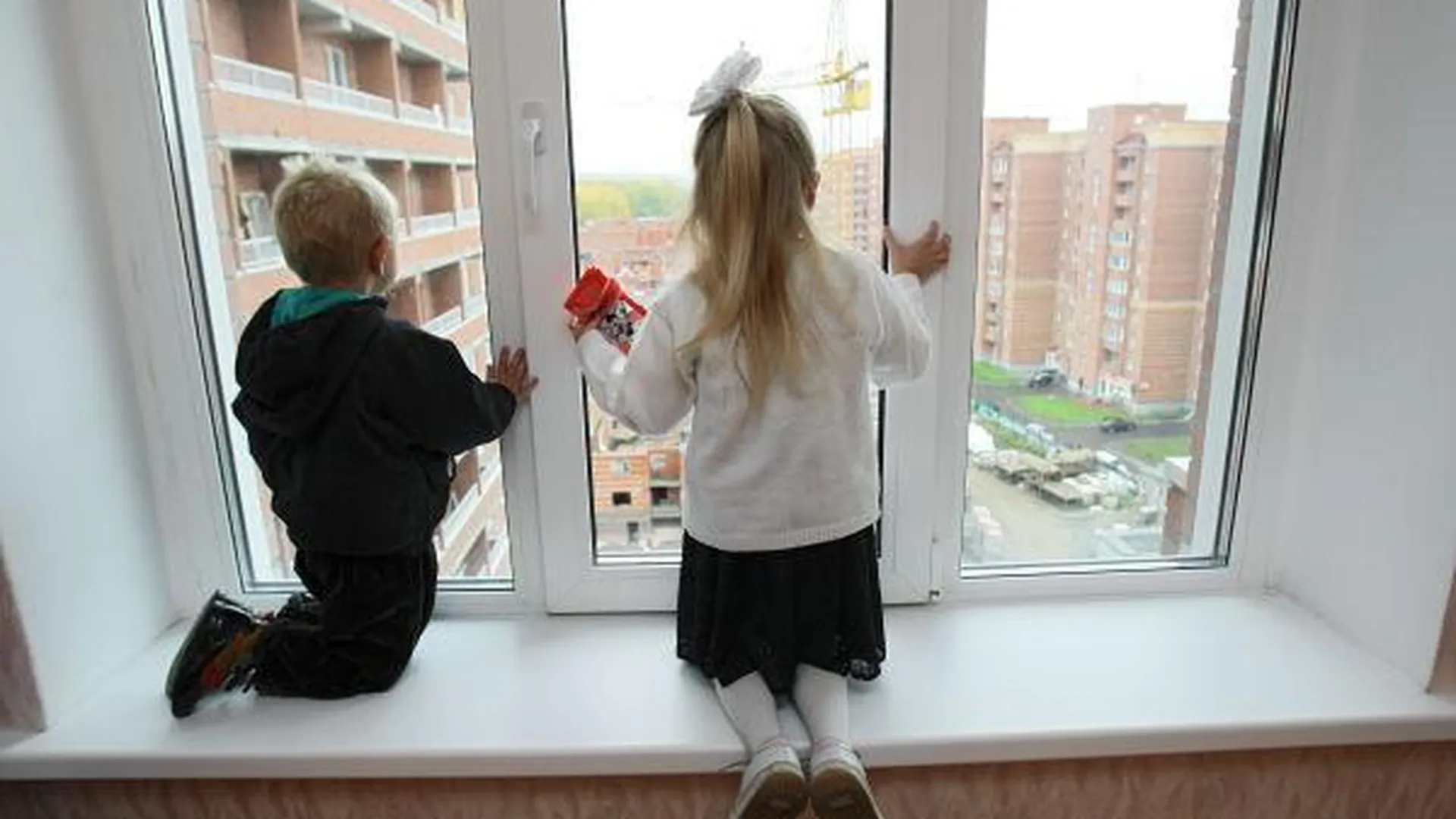 Забралова: 448 детей-сирот получили квартиры в МО в 2015 году