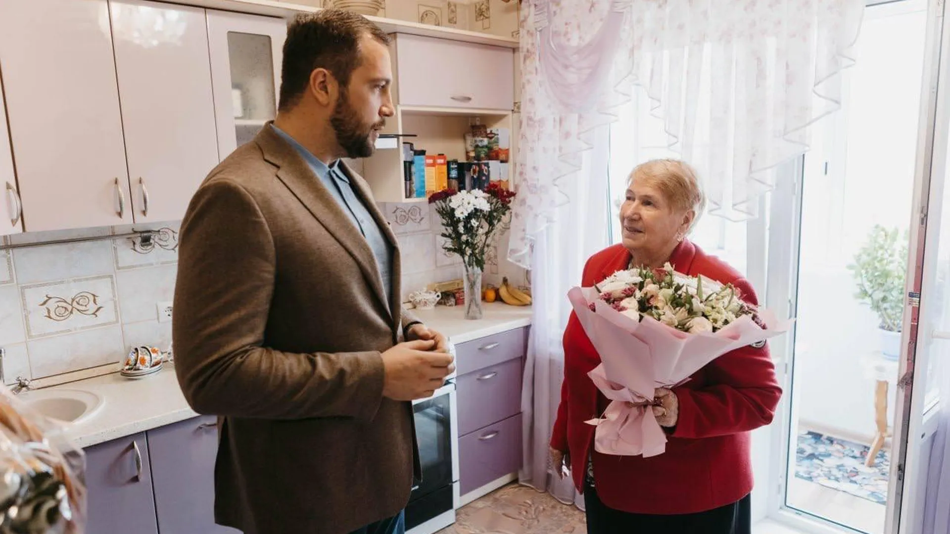 Глава округа Чехов навестил жительницу, которая пережила ужасы фашистского концлагеря