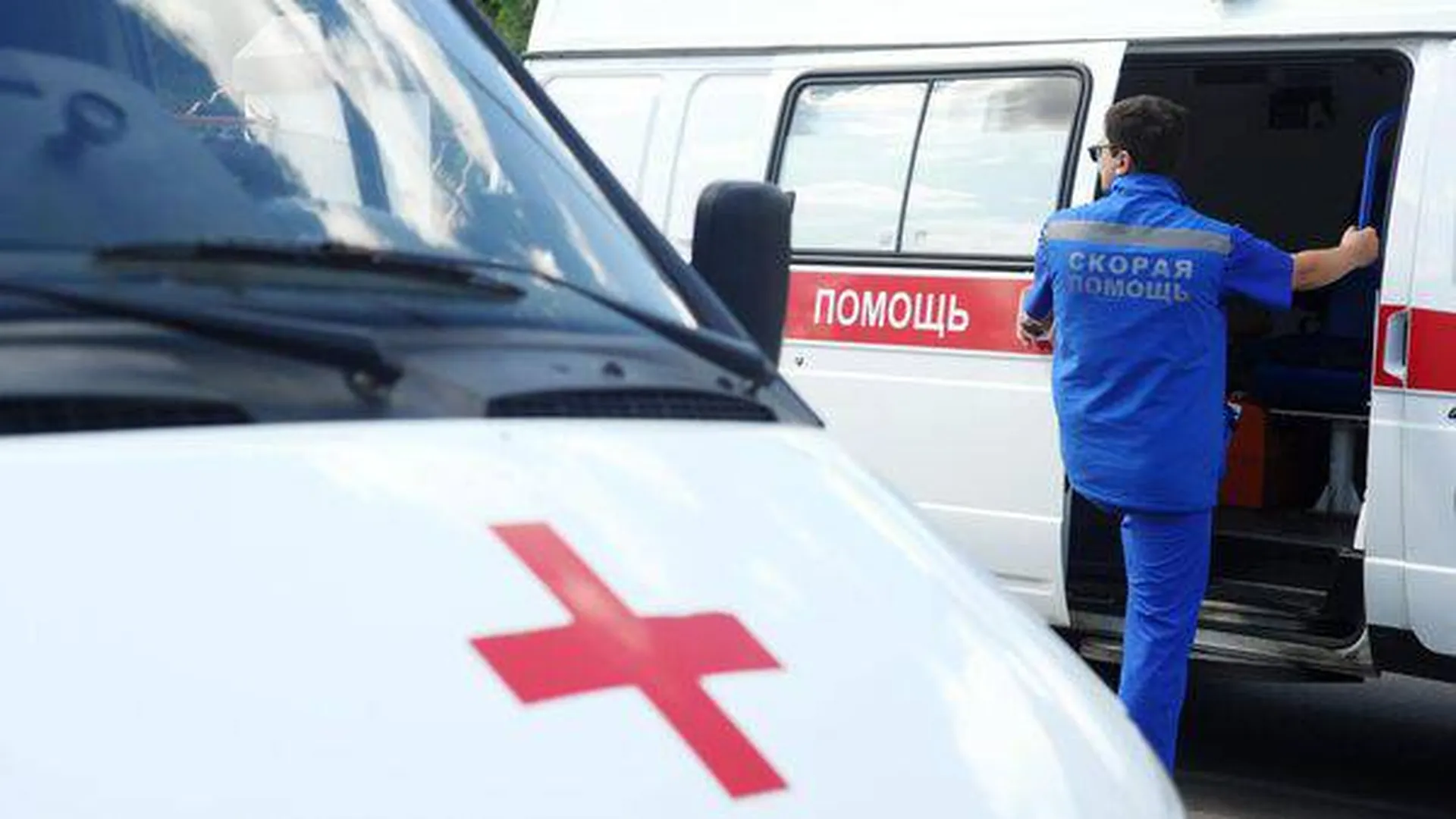 Пострадавшие в ДТП на Зубовском бульваре получили переломы и травмы головы — источник