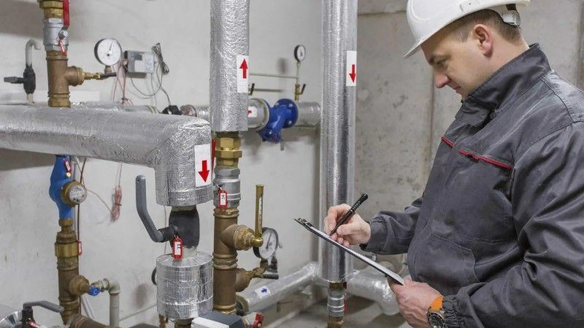 Все работы по ремонту систем теплоснабжения в многоквартирных домах завершили в Подмосковье