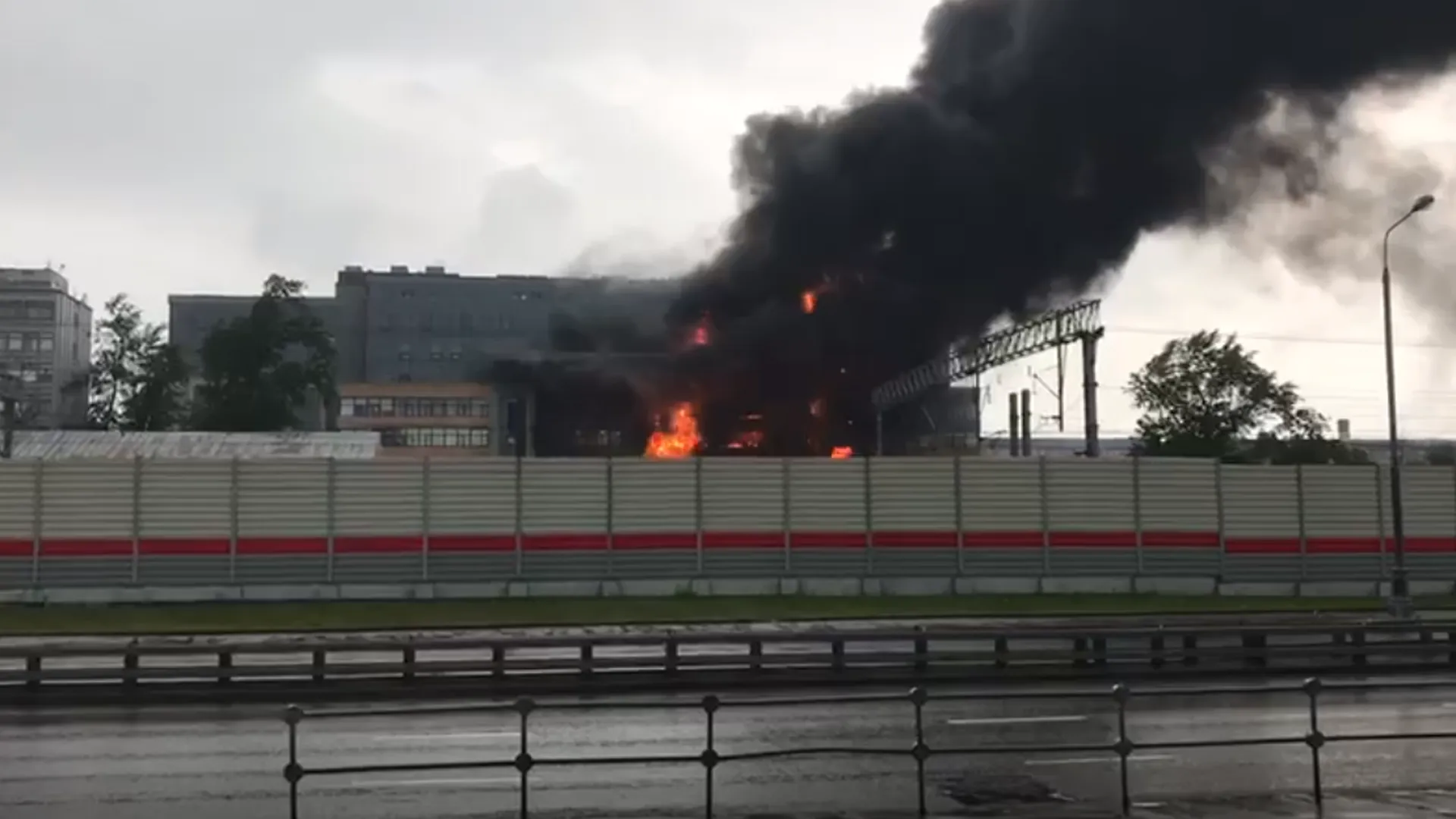 БЦ «Гранд Сетунь Плаза» загорелся на западе Москвы. Видео