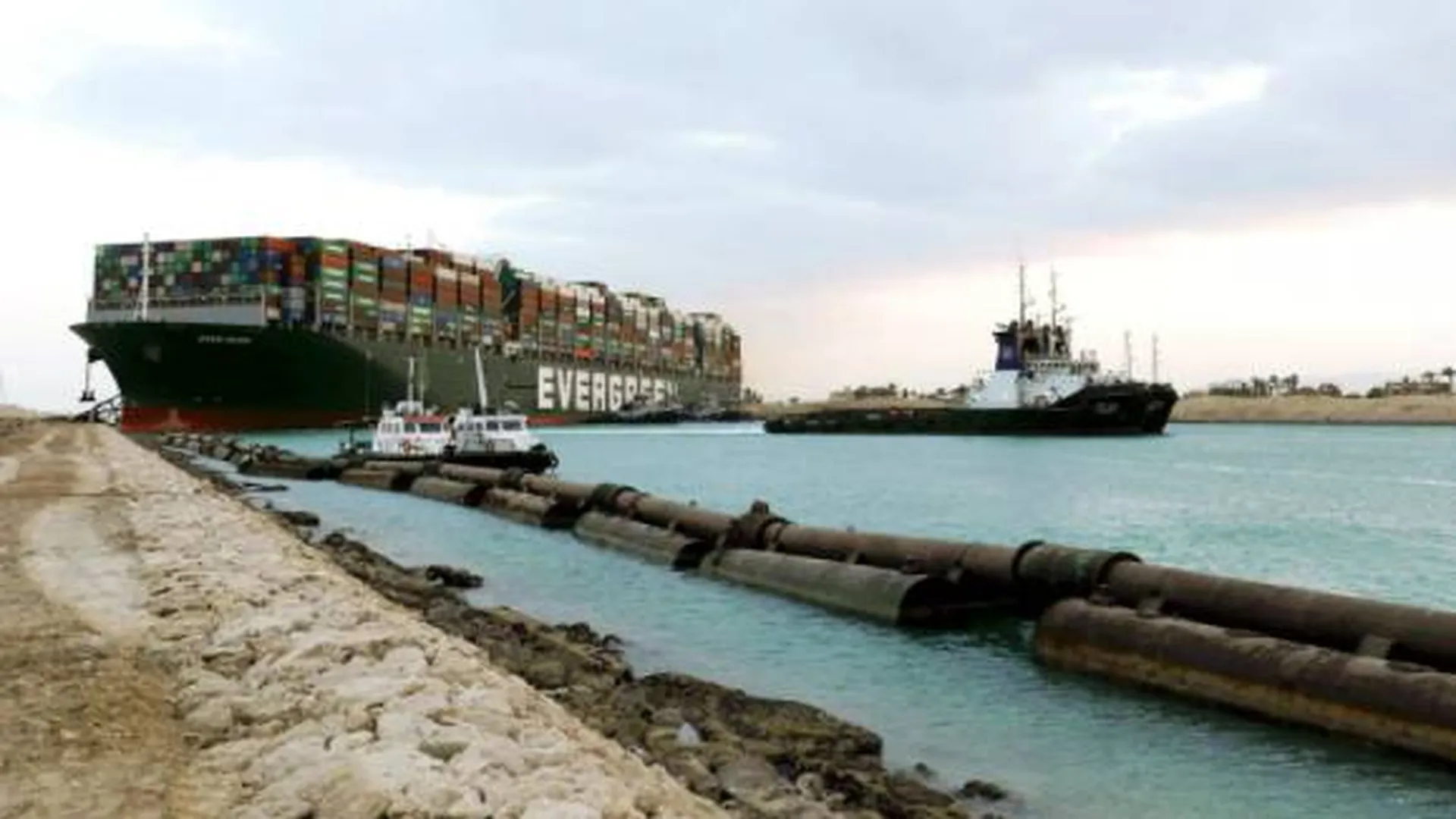 Администрация Суэцкого канала подсчитала ущерб от ЧП с контейнеровозом