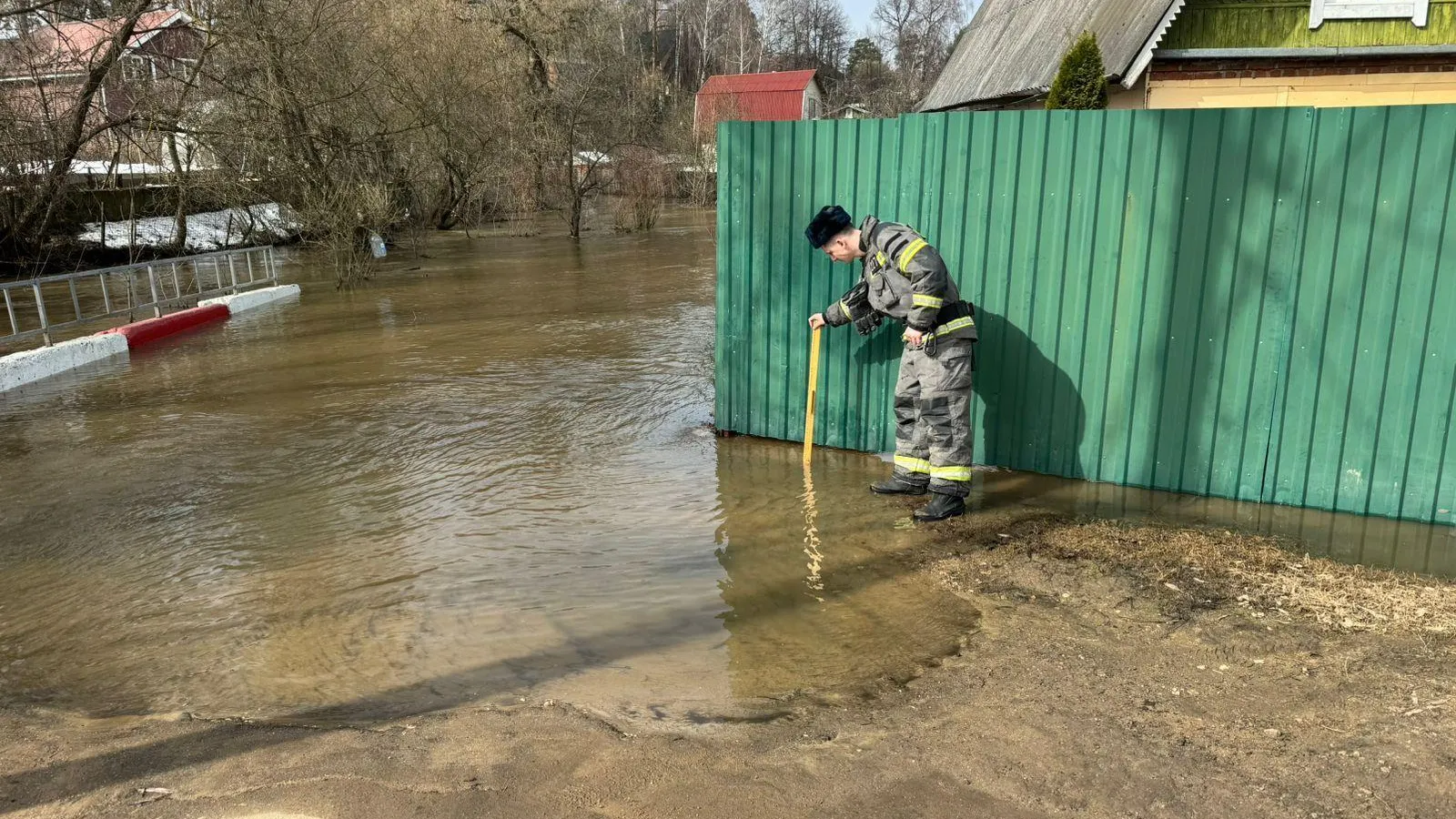 Спасатели разъяснили жителям Подмосковья порядок действий при увеличении уровня воды в паводок