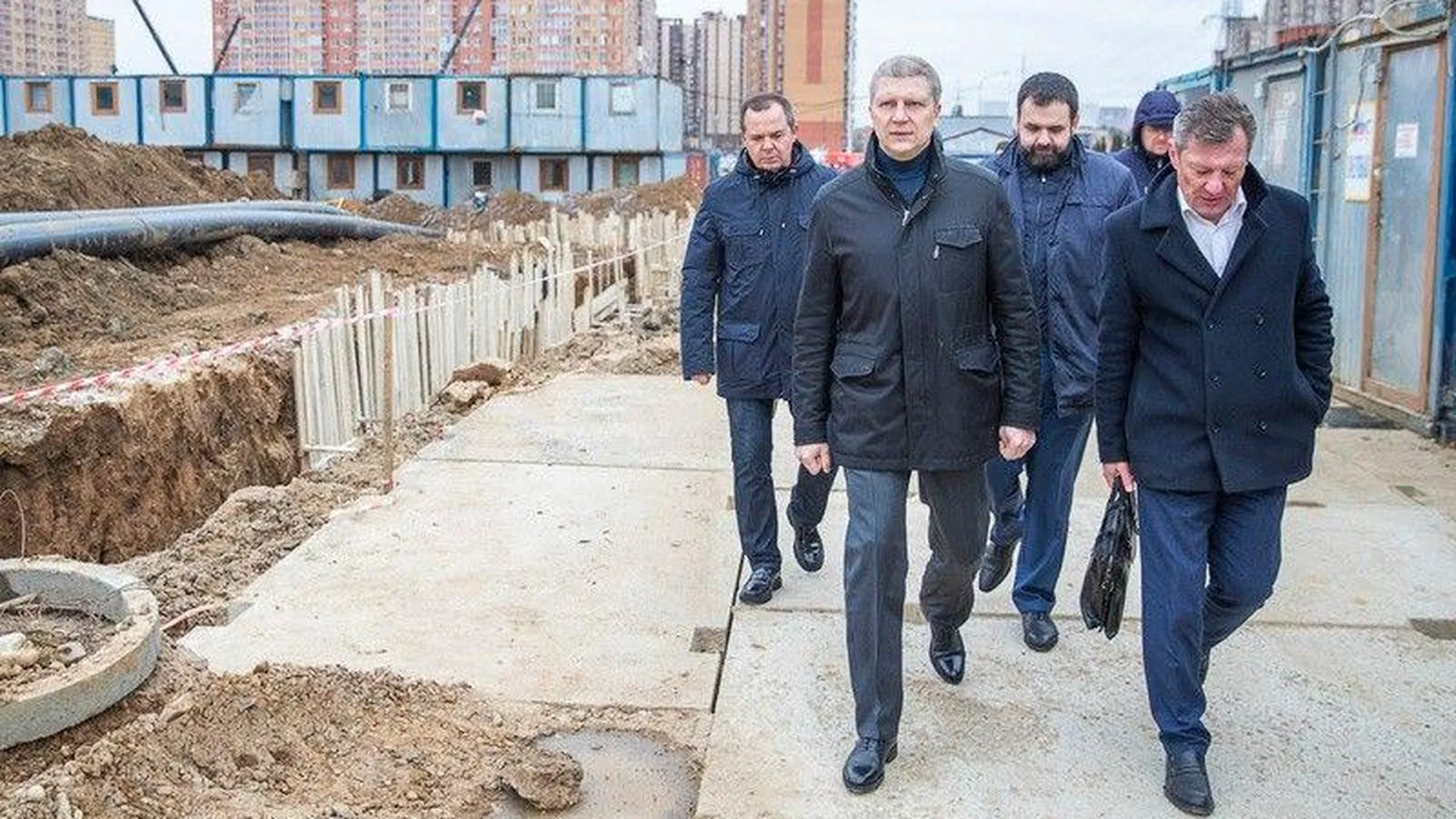 Глава Одинцовского округа проверил ход стройки образовательного кластера в «Гусарской балладе»