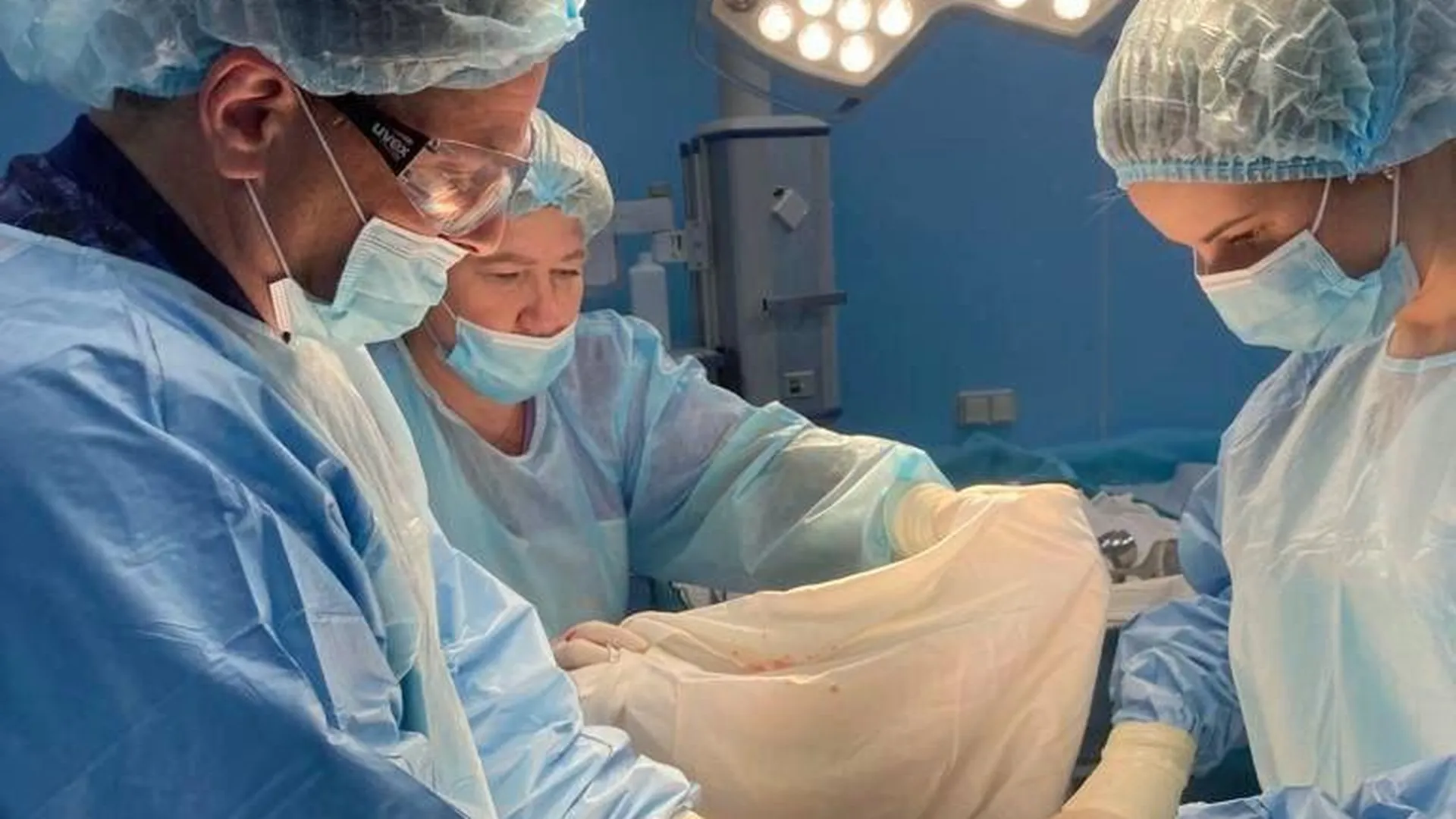 В Подмосковье беременной женщине вырезали опухоль и сделали кесарево сечение за одну операцию