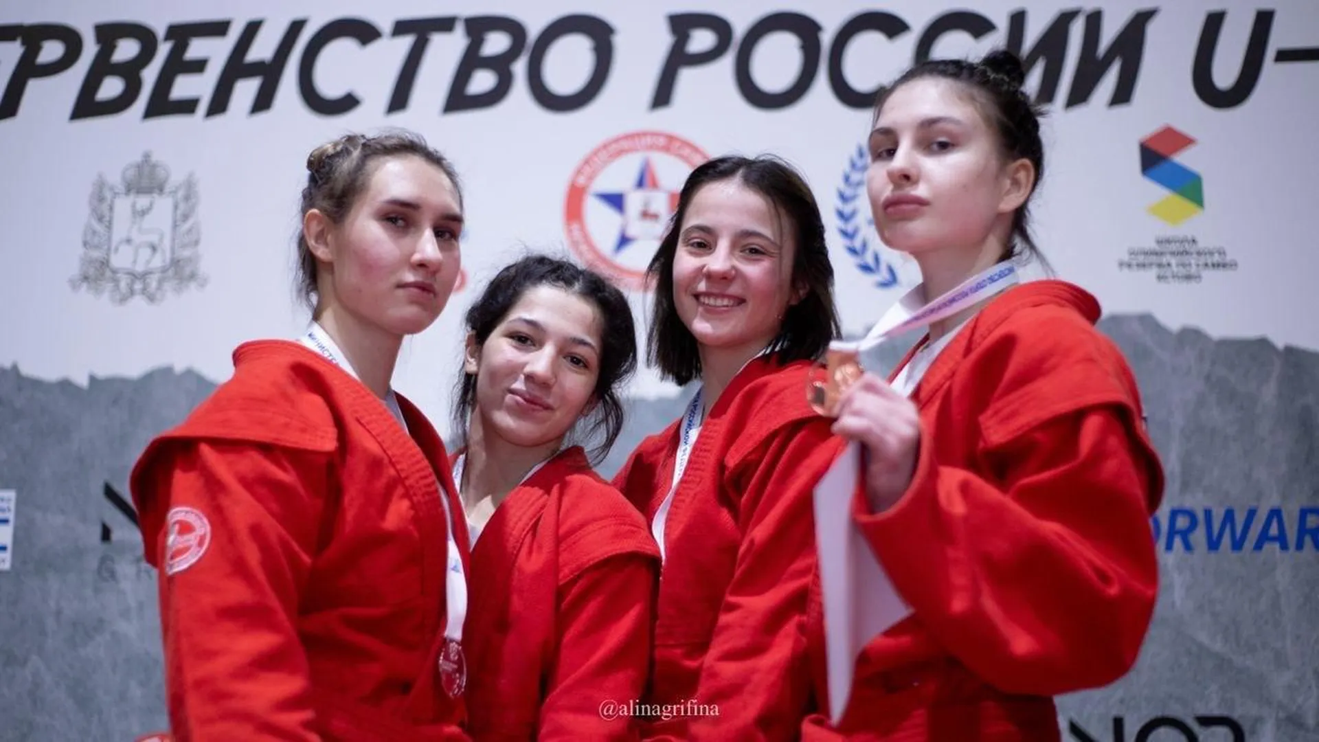 Подмосковные самбисты выиграли золотые медали первенства России