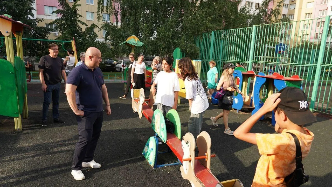 Глава Жигалкин обсудил с жителями Котельников благоустройство детской площадки