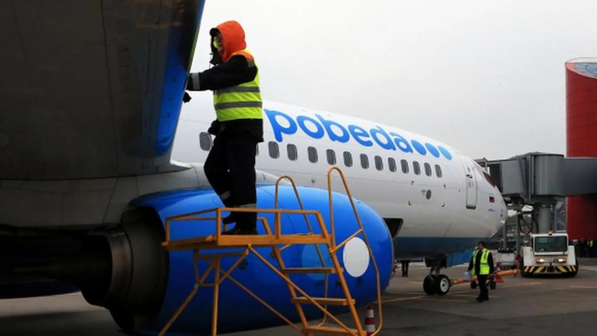 Опоздавший на самолет во Внуково пассажир сообщил о бомбе на борту