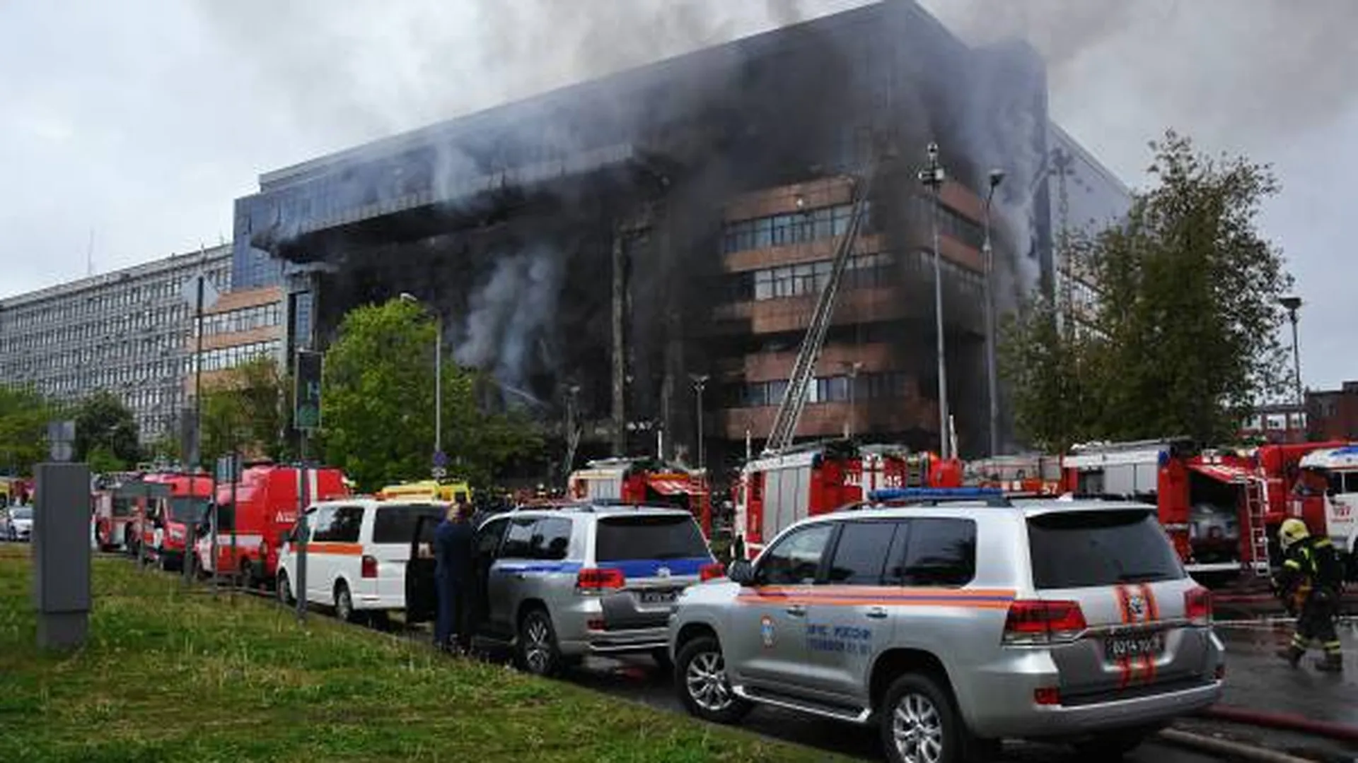 Пожар в «Гранд Сетунь Плаза» в Москве потушили