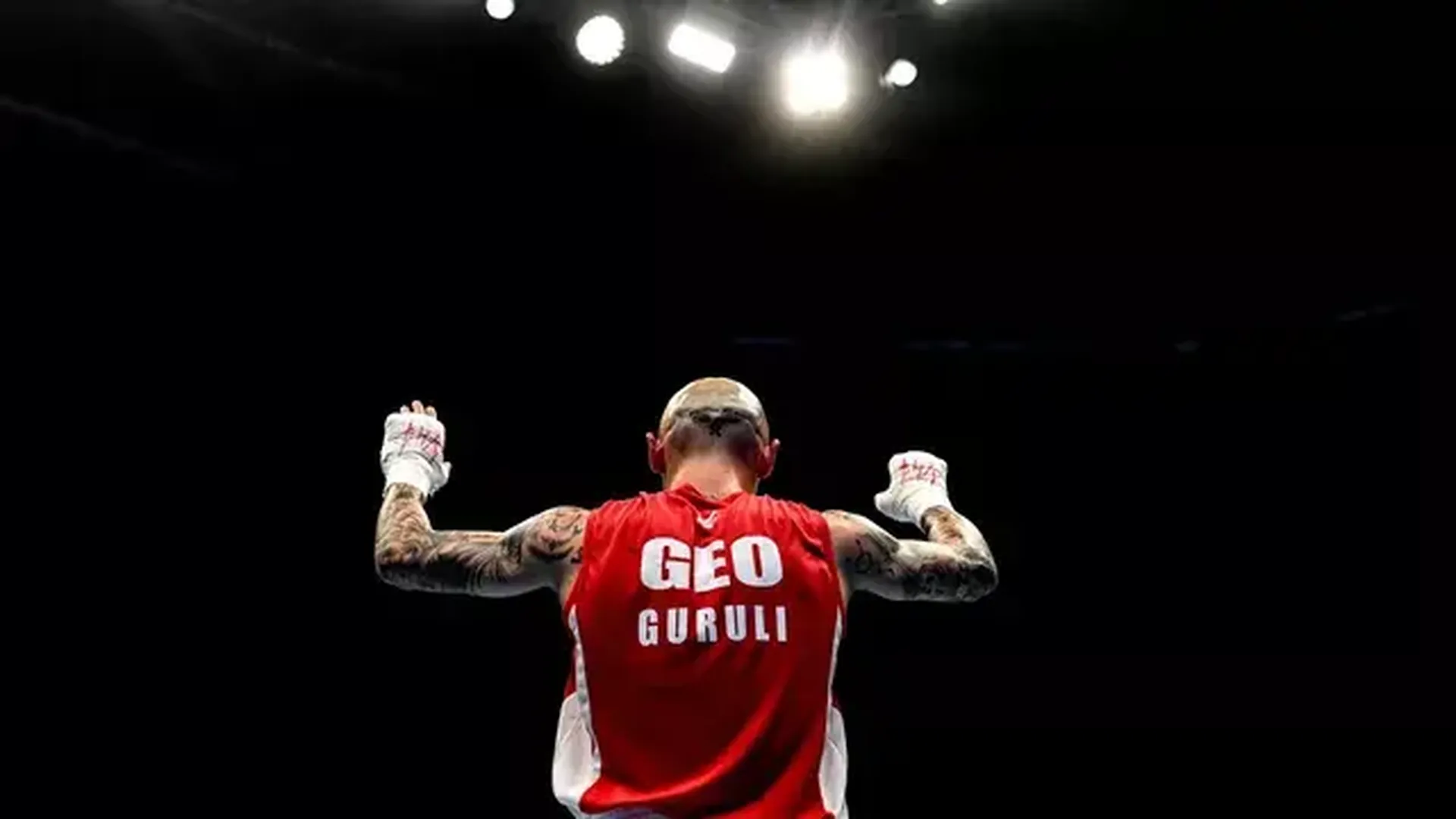 Грузинский боксер отказался от фото с россиянином на чемпионате Европы