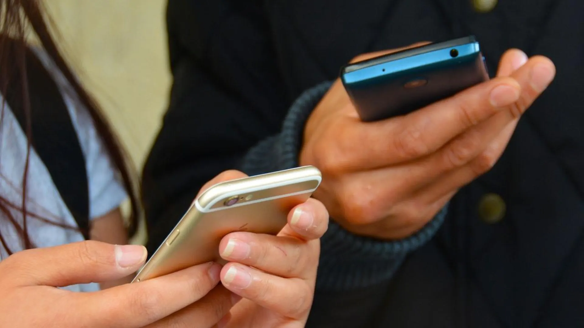 Госдума одобрила в первом чтении законопроект об ограничении телефонов в школах