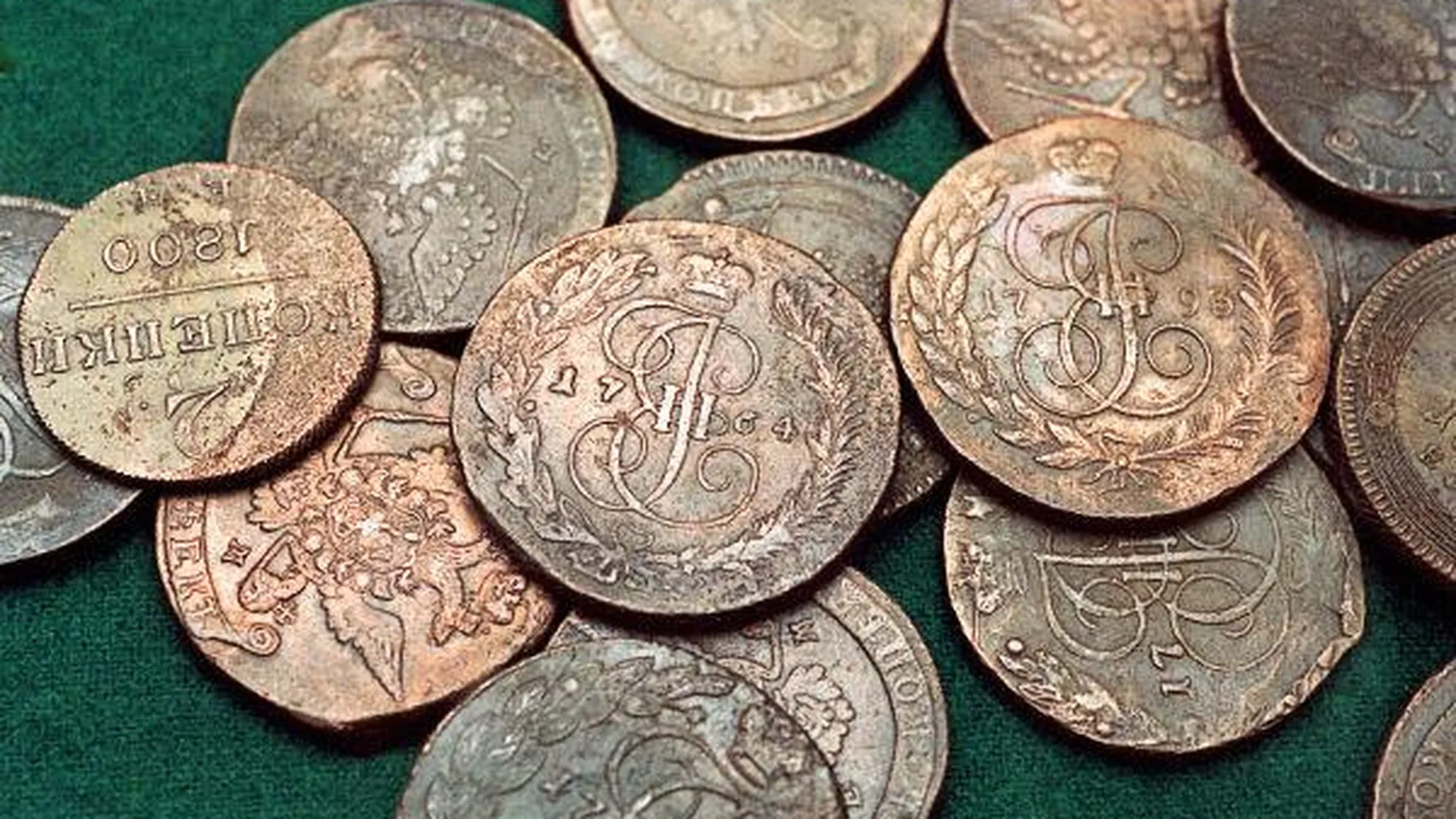Украшения и древние монеты откопали в районе Софийской набережной