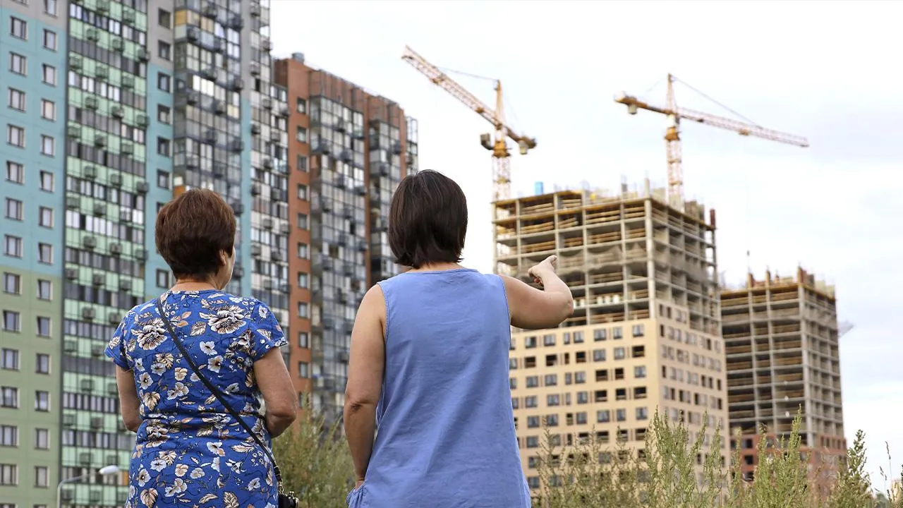 «Условия диктует покупатель»: экономист не советует россиянам торопиться с покупкой жилья