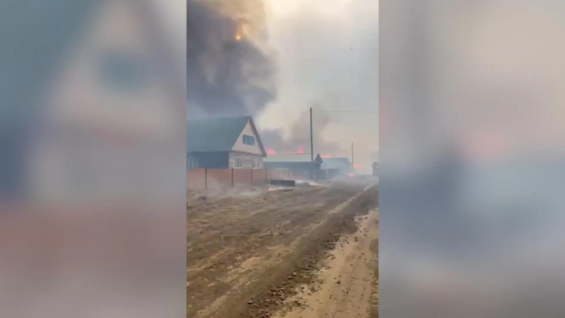 Появились кадры горящих домов в иркутской Вихоревке
