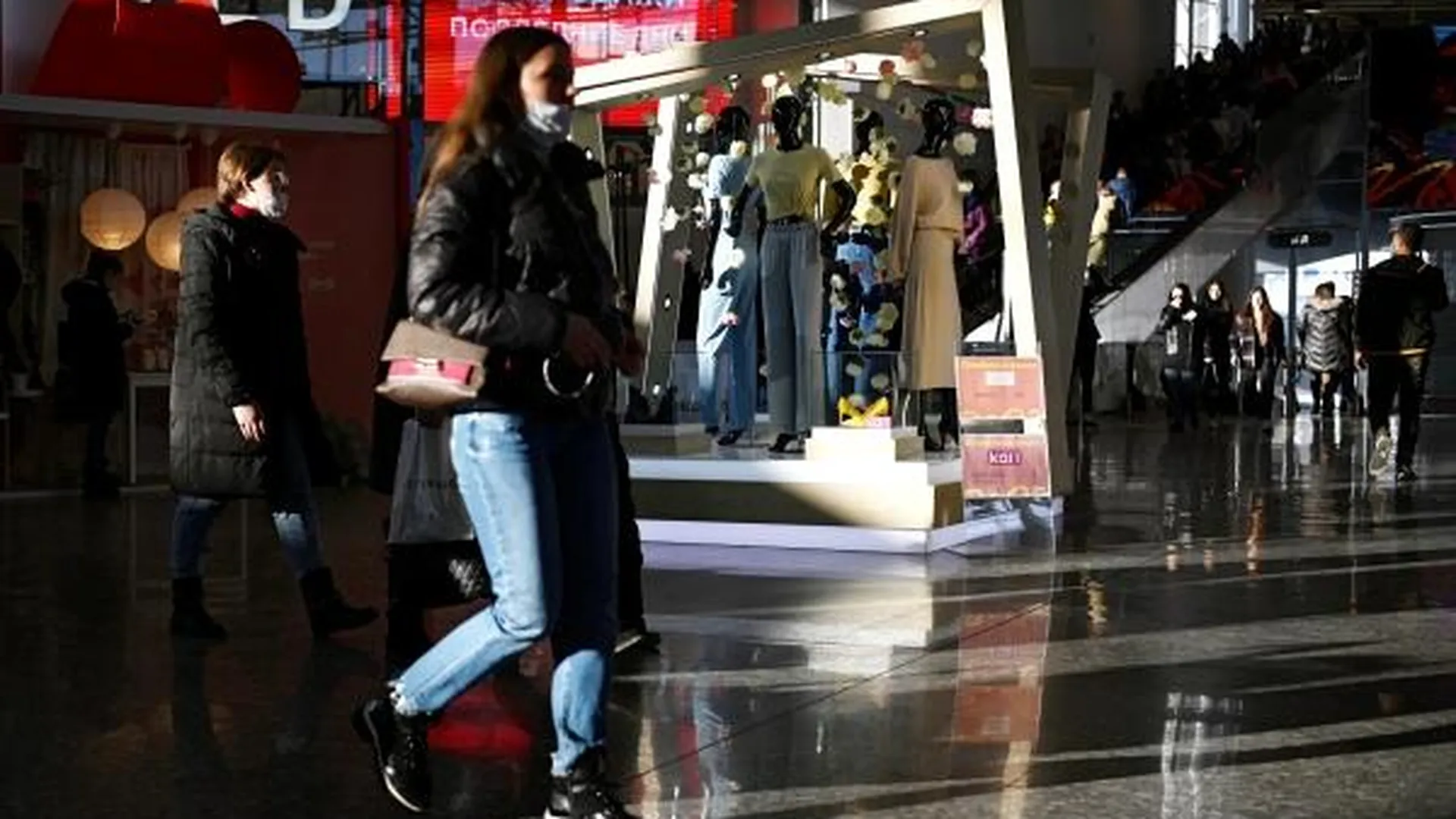 Продажи в российских магазинах одежды увеличились на 15% после ухода зарубежных компаний