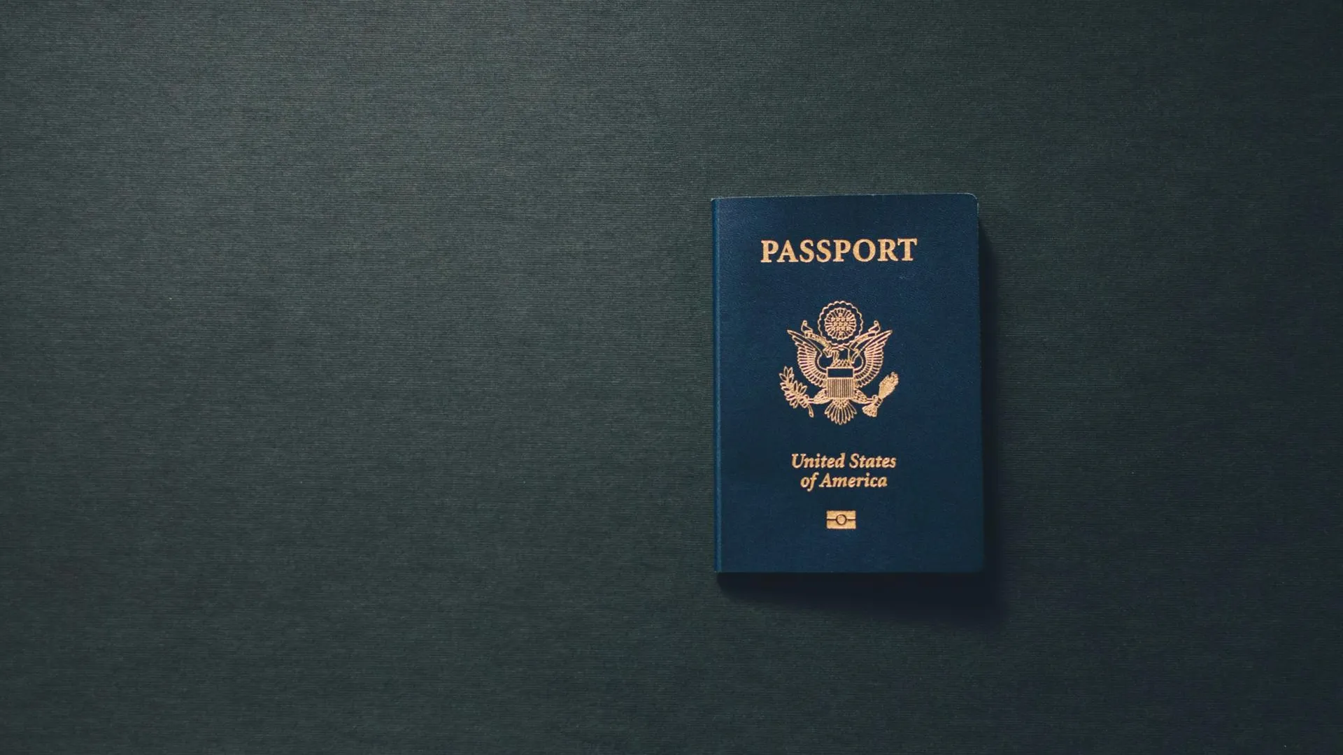 Захарова раскритиковала Вашингтон за изъятие паспорта Риттера