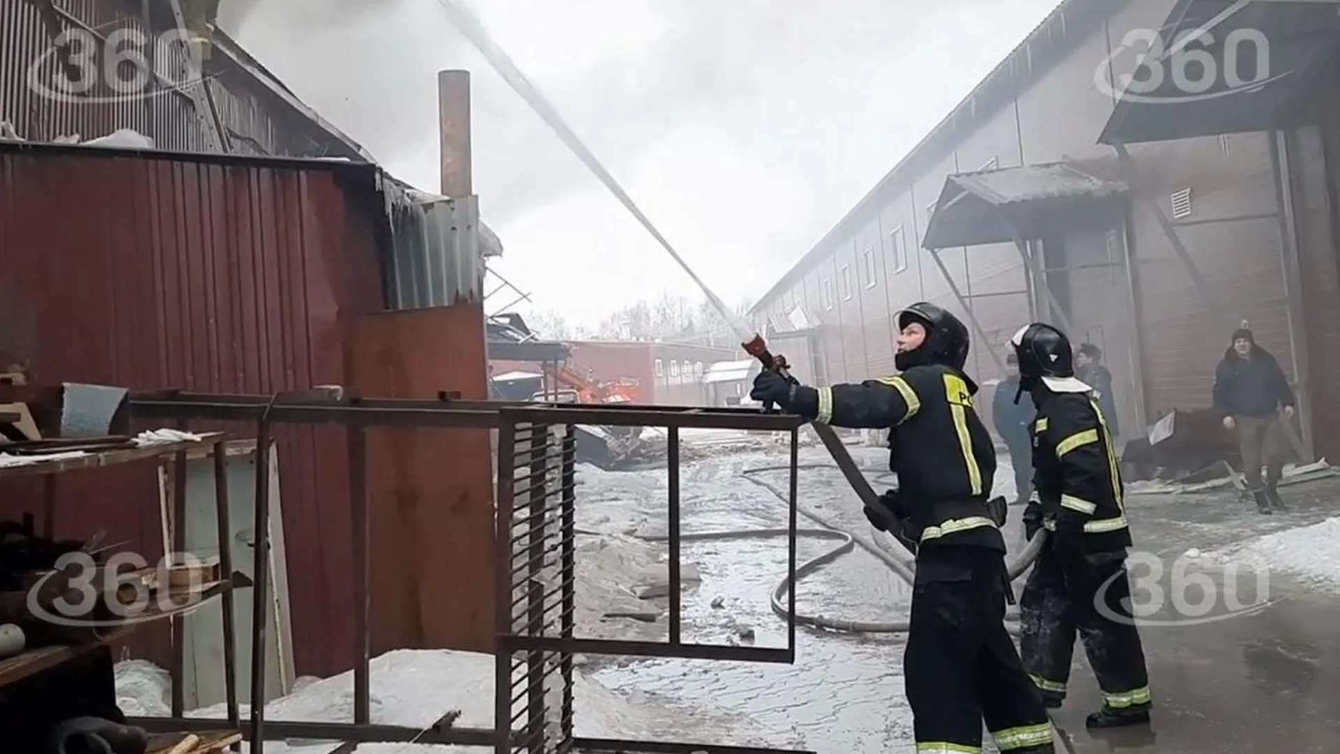 Пожар на заводе в Рошале полностью потушили спустя 11 часов