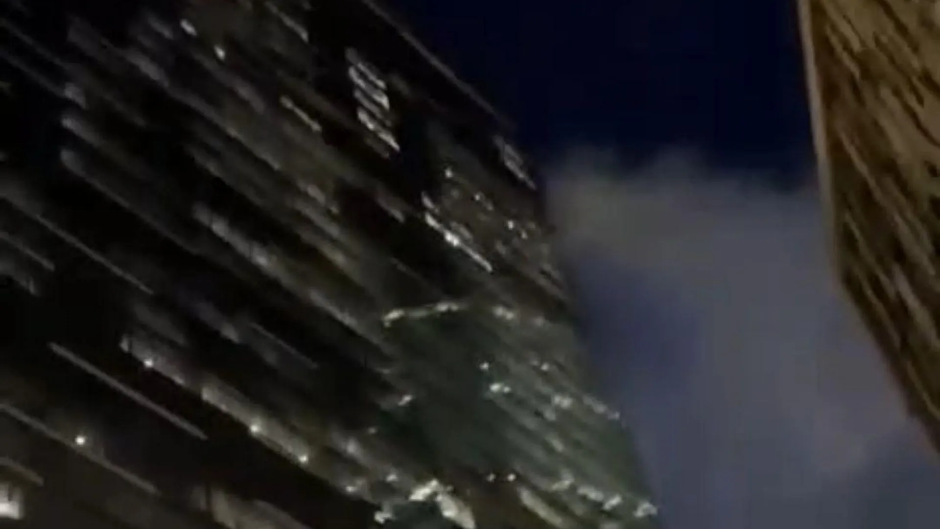 В сети появилось видео момента попадания украинского БПЛА в башню «Москва-сити»