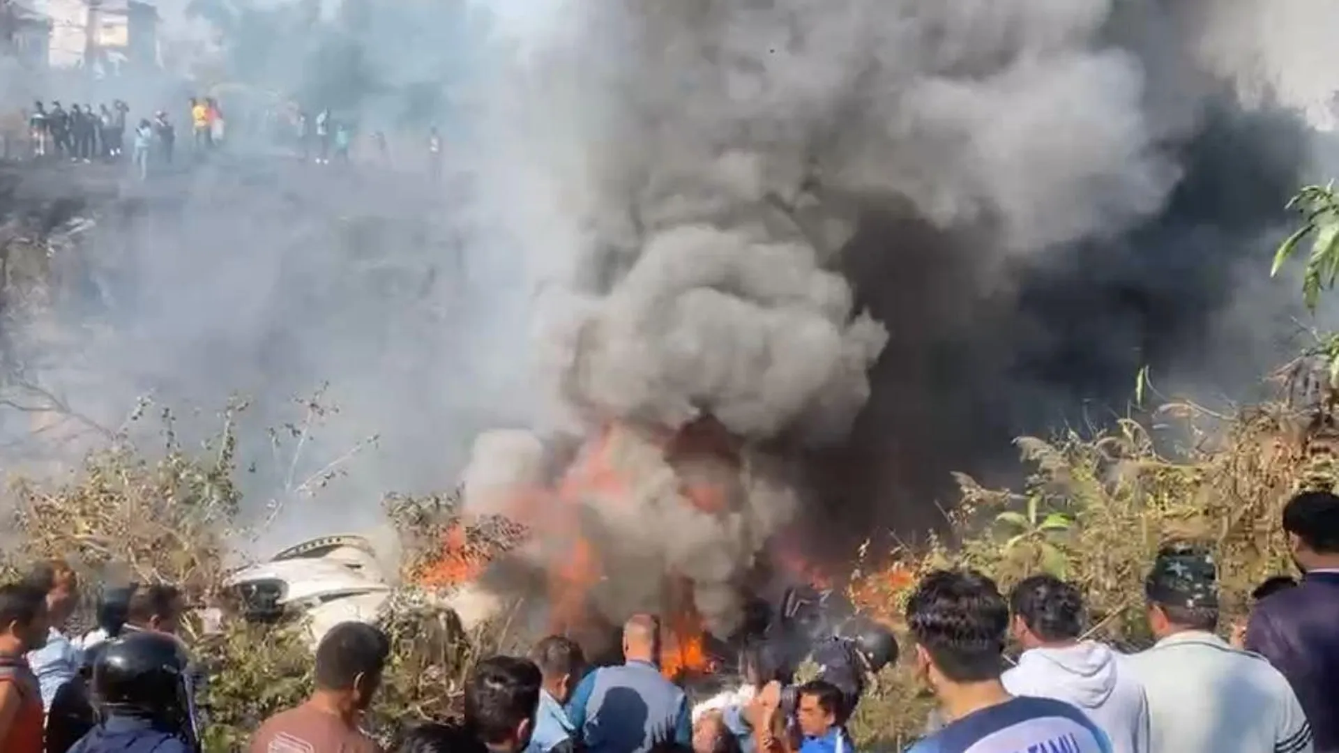 Тела всех четырех россиян, погибших при крушении самолета в Непале, удалось опознать