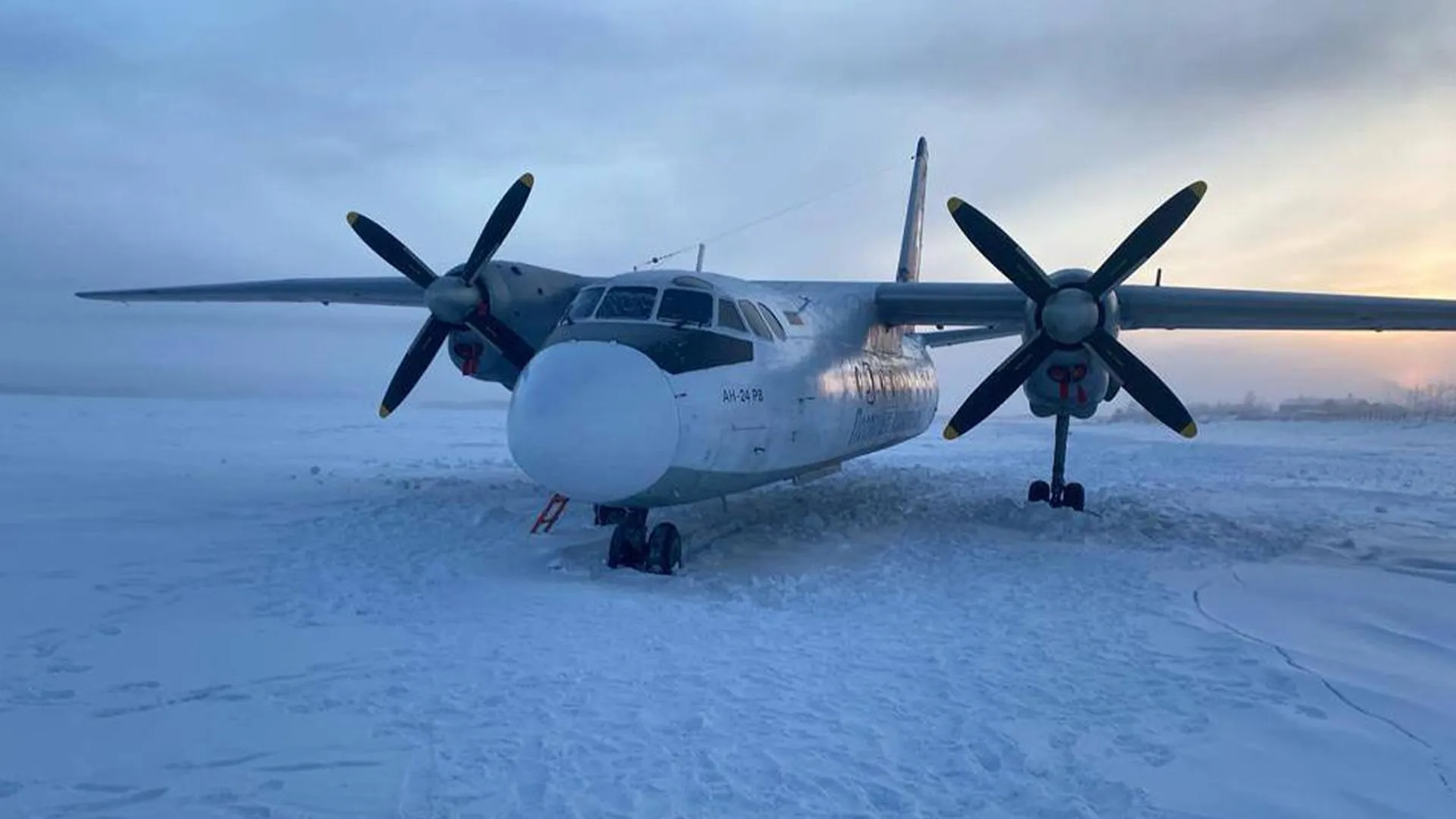 «Могли погибнуть люди»: пилотов, посадивших самолет на реку в Якутии, могут наказать