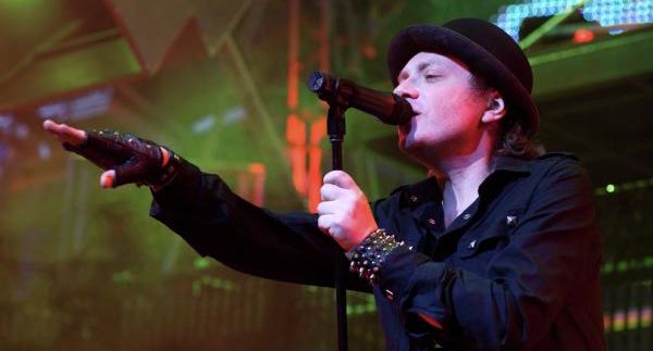 Baza: певец Самойлов указал в райдере концерта в Красноярске виски и сигареты