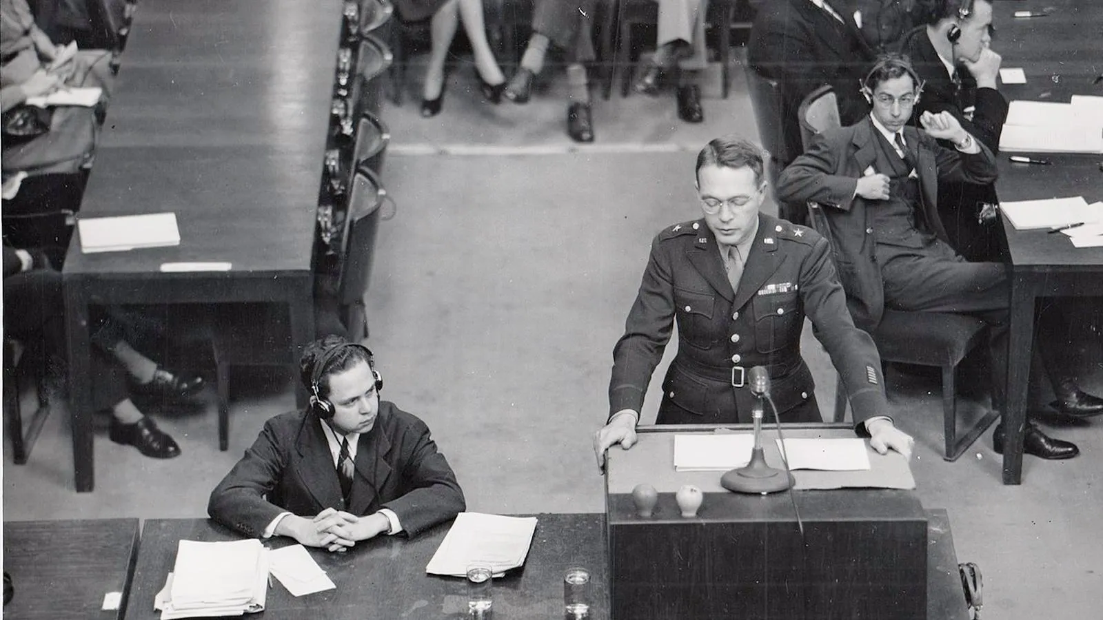 Главный прокурор Телфорд Тейлор на открытии суда, Нюренберг, 9 декабря 1946 года