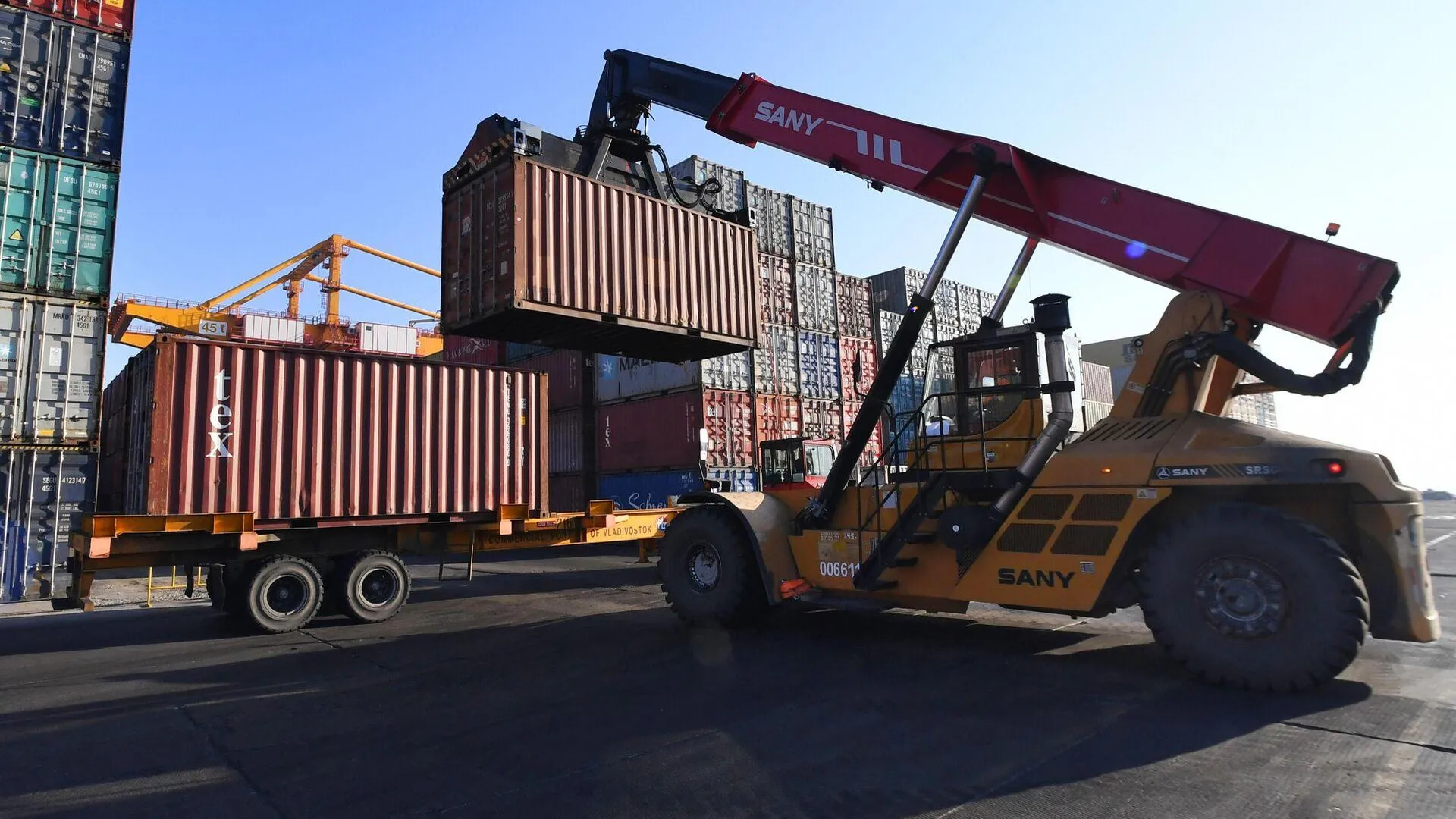 Поставки грузов из Китая в Россию и Белоруссию резко подорожали