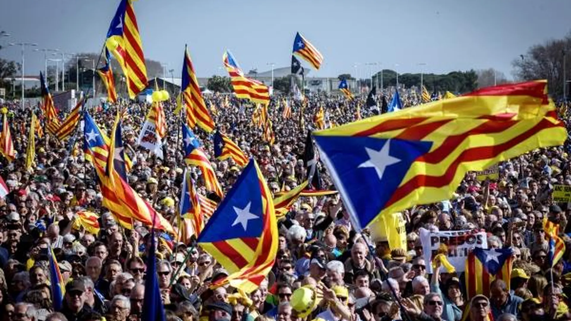 Сторонники независимости Каталонии на митинге