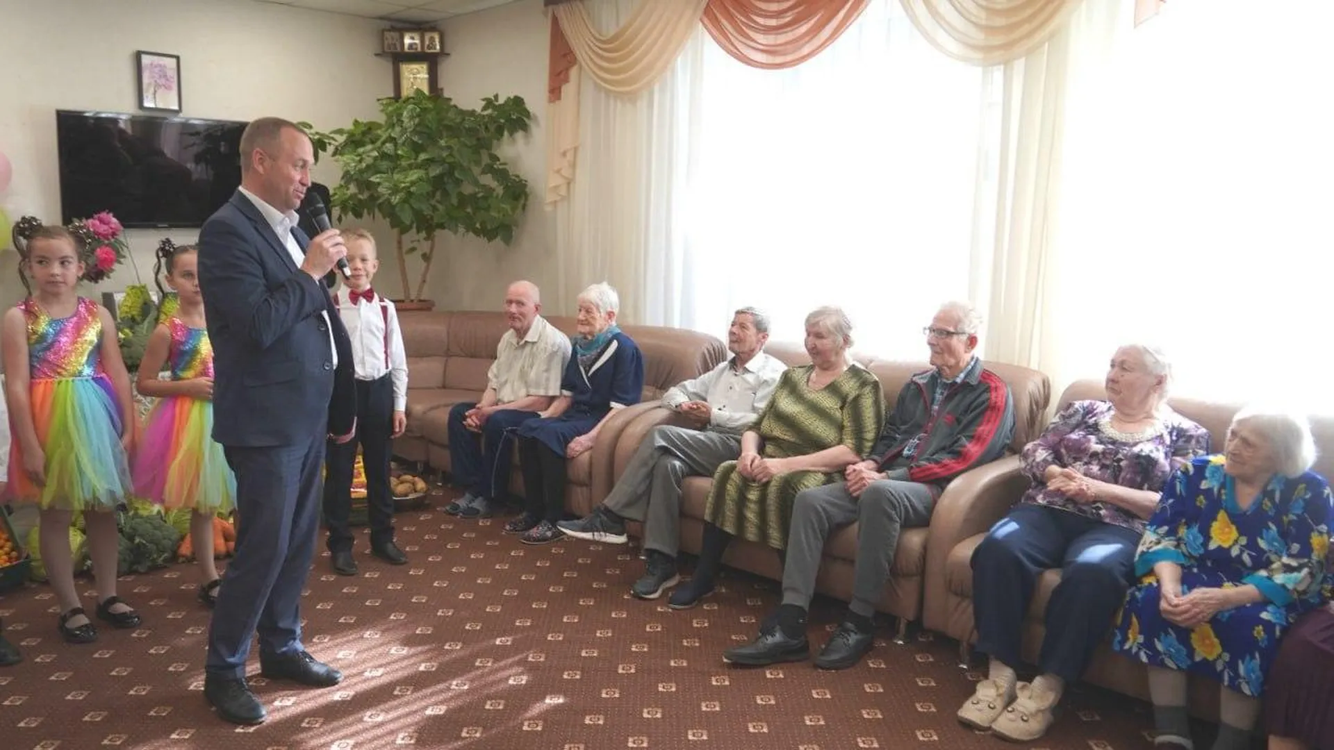 Глава городского округа Воскресенск посетил центр социального обслуживания и реабилитации