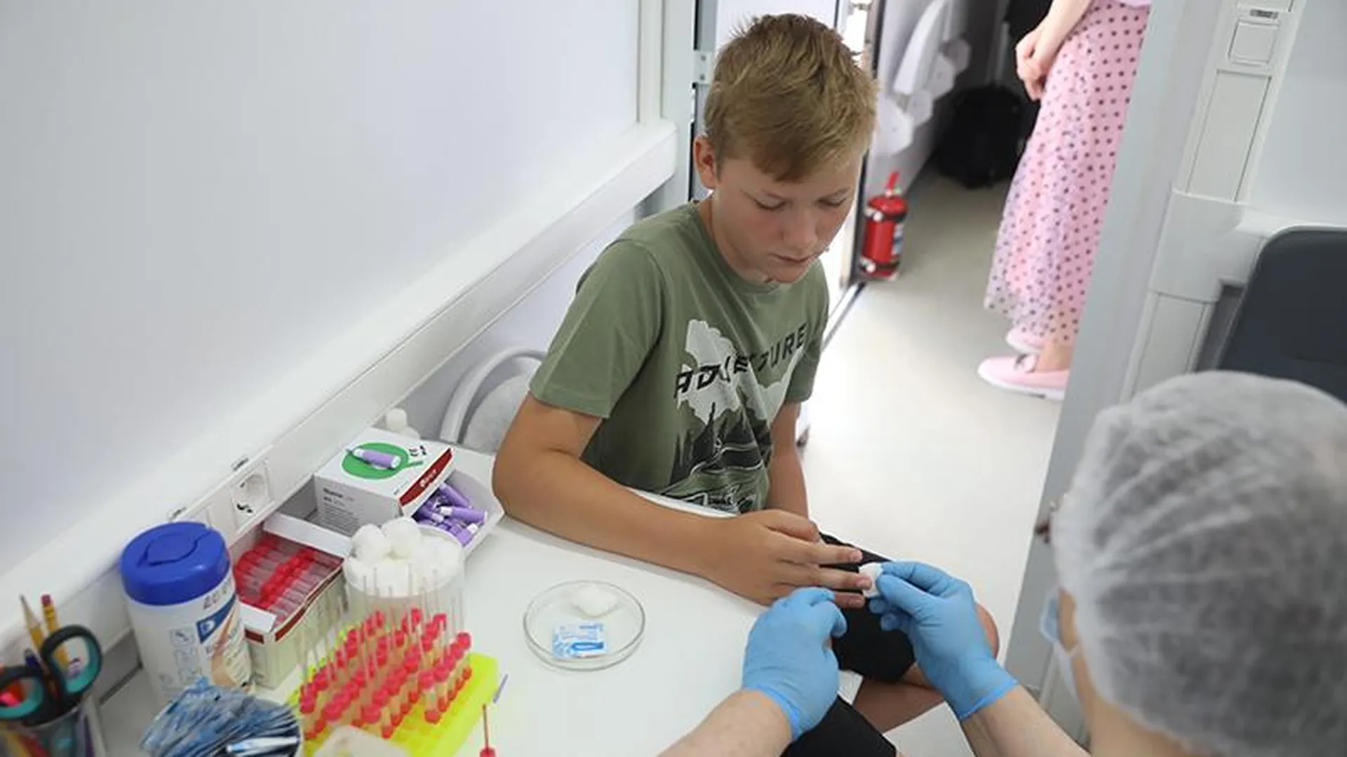 Специалисты НИКИ детства провели осмотр детей Дмитровского горокруга с тяжёлыми диагнозами