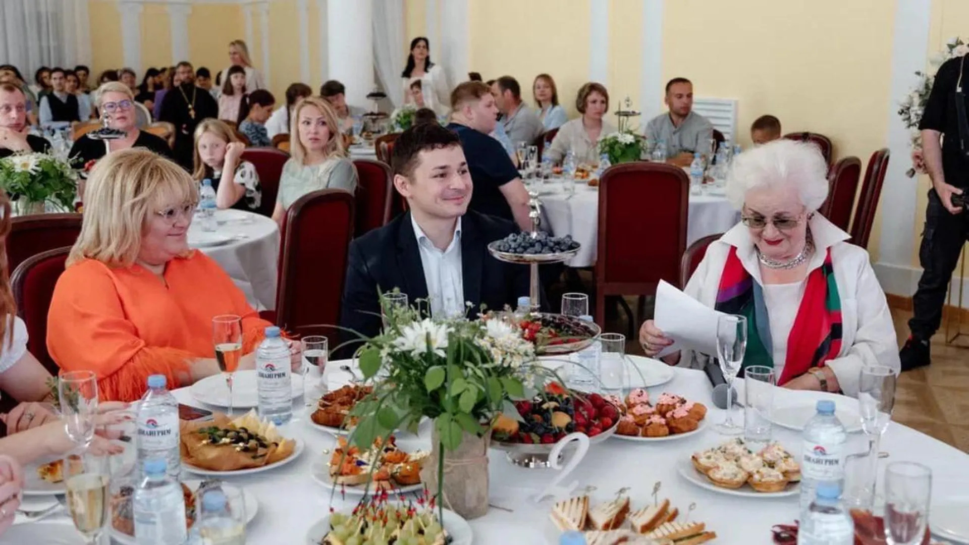 Одиннадцать пар поздравили с Днем семьи, любви и верности в Жуковском