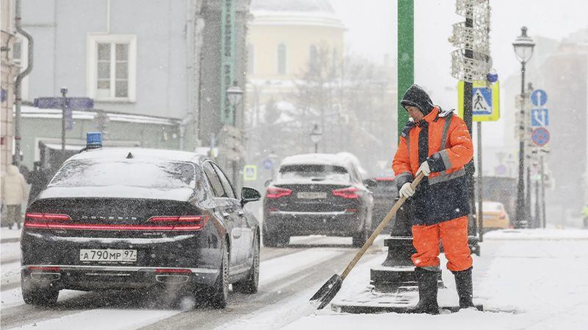 Москва плавит, а Подмосковье отвозит на полигоны: выяснилось, как утилизируют снег в России