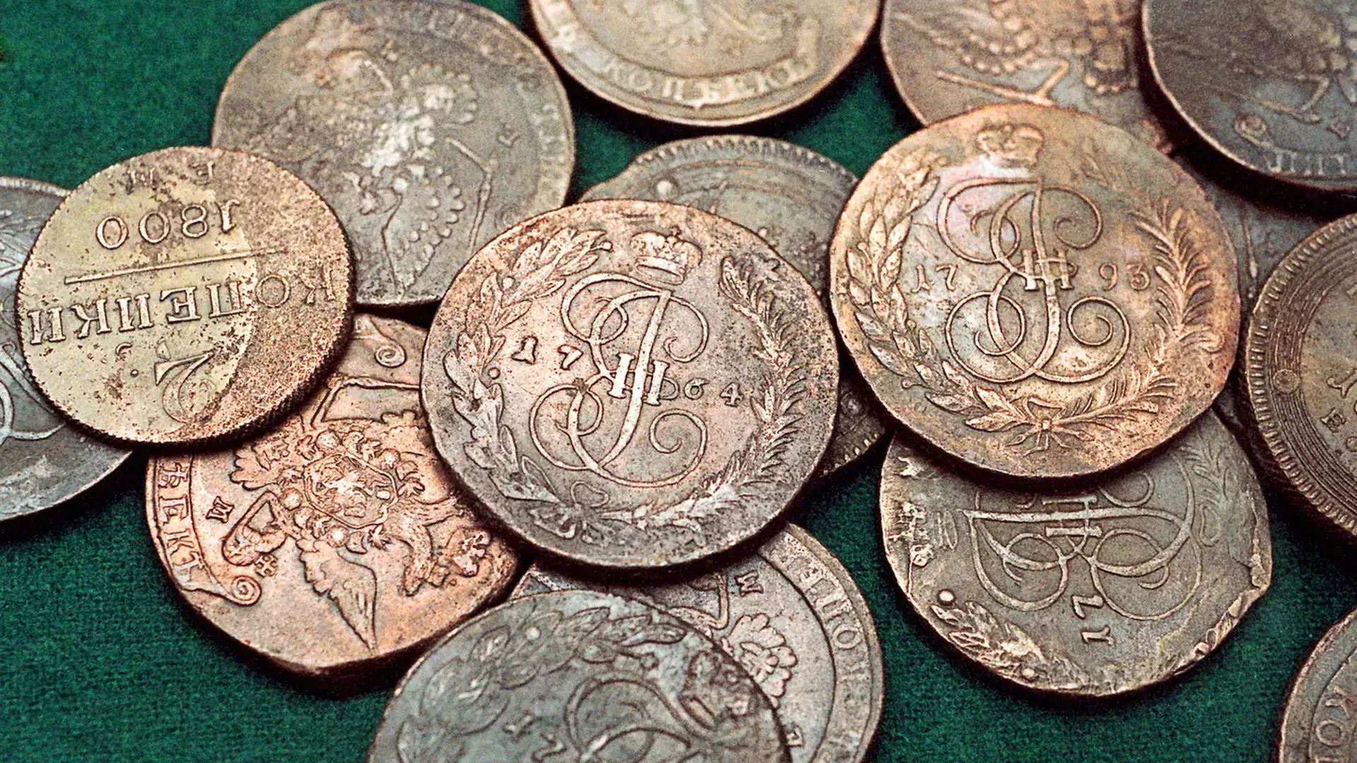 Археологи передадут в фонд Музея Москвы клад серебряных монет