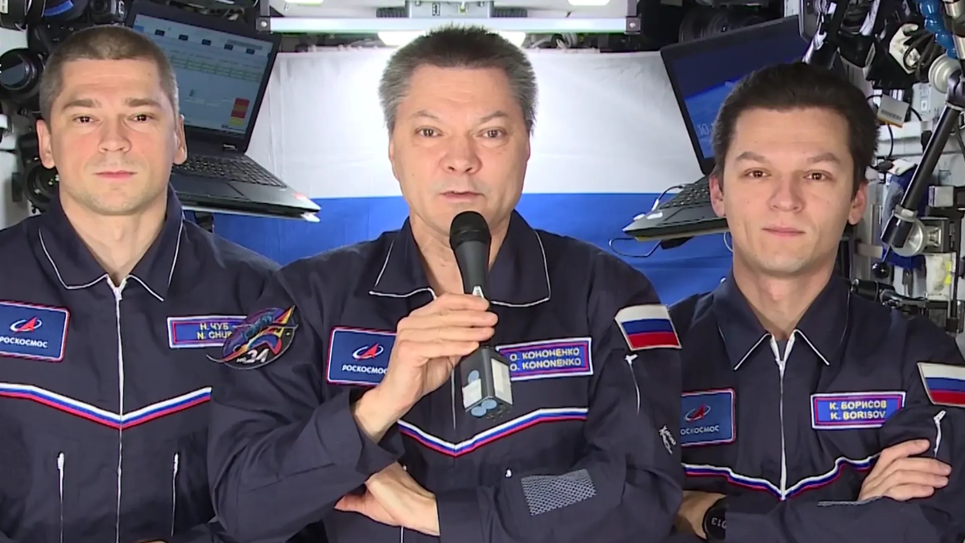 Космонавты поздравили россиян с Днем Конституции с МКС