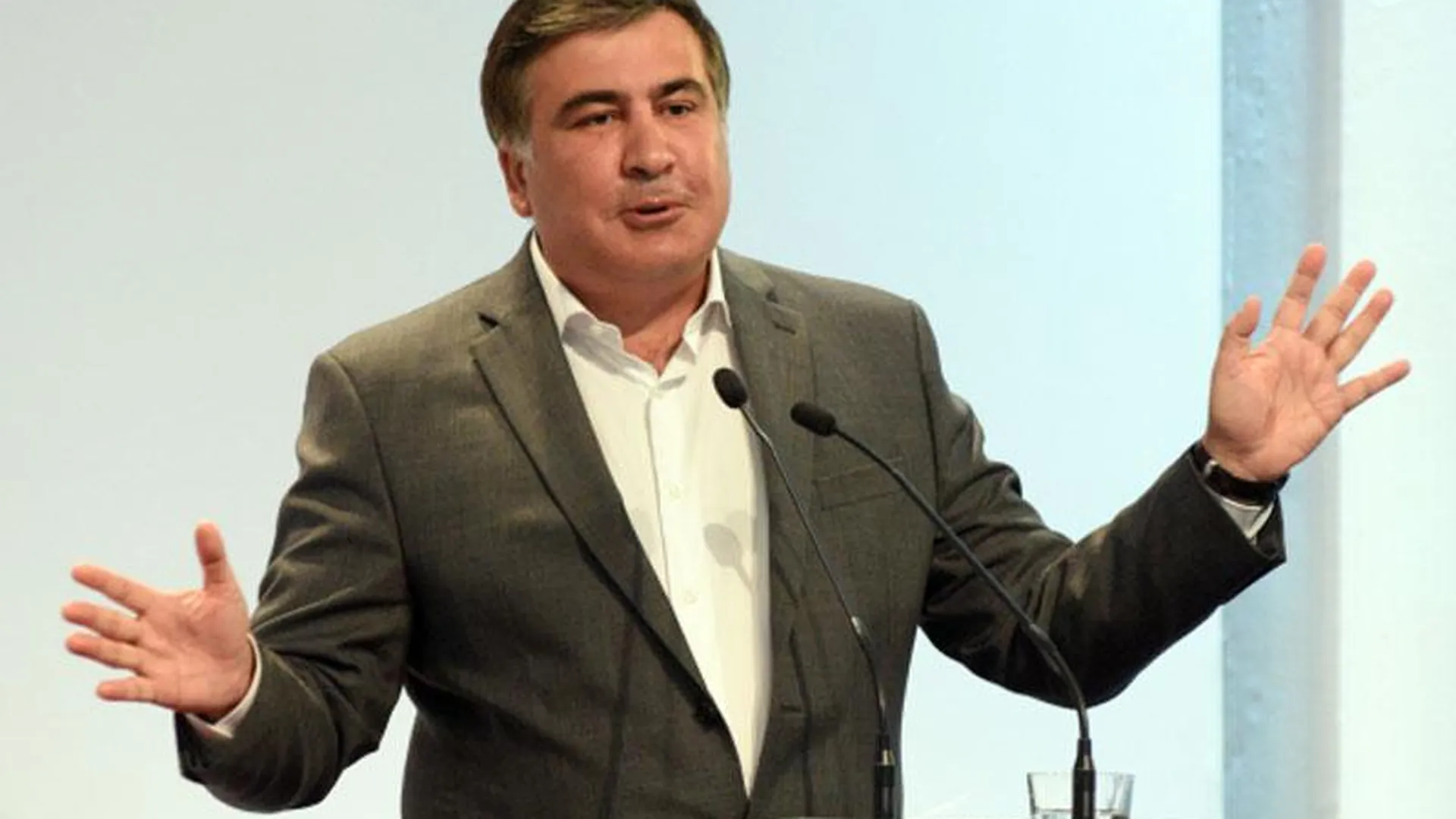 Саакашвили выразил желание спасти Украину