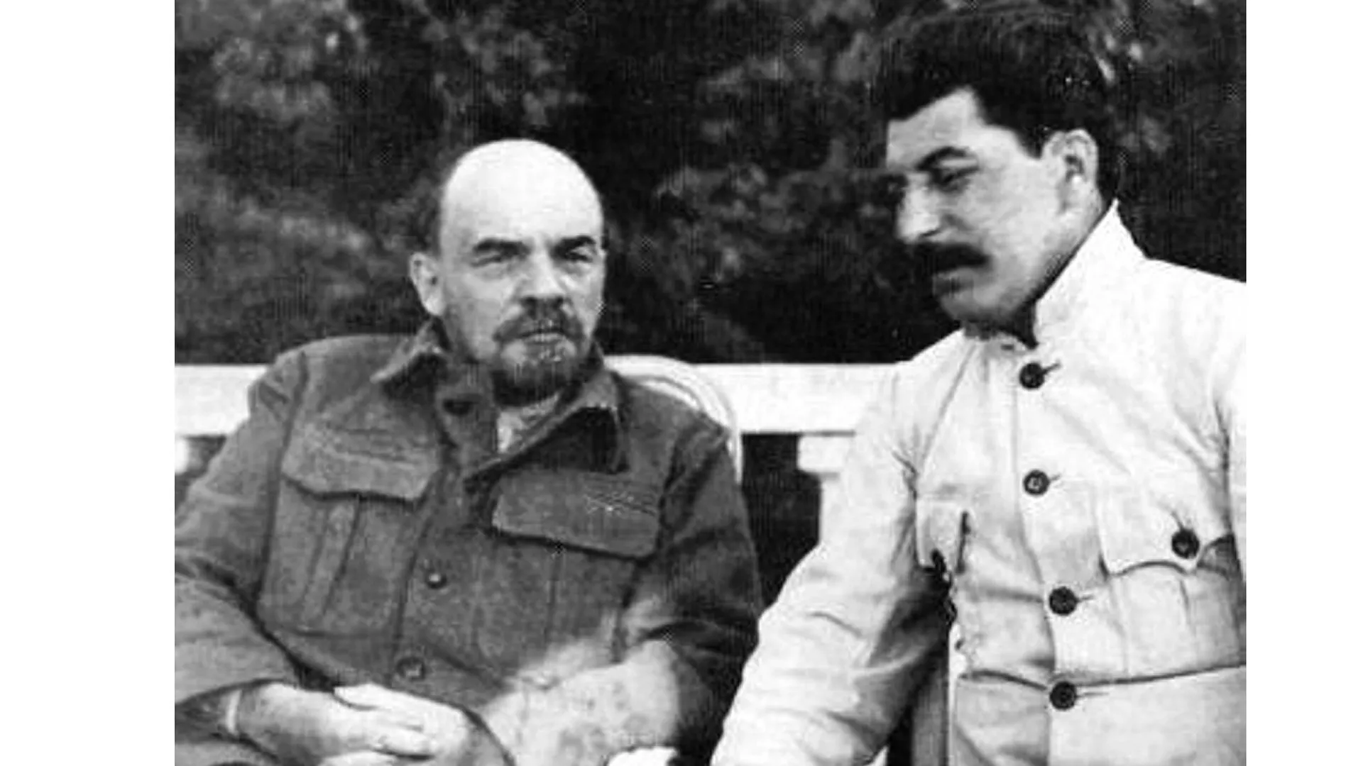 Владимир Ленин и Иосиф Сталин в Горках, 1922 год