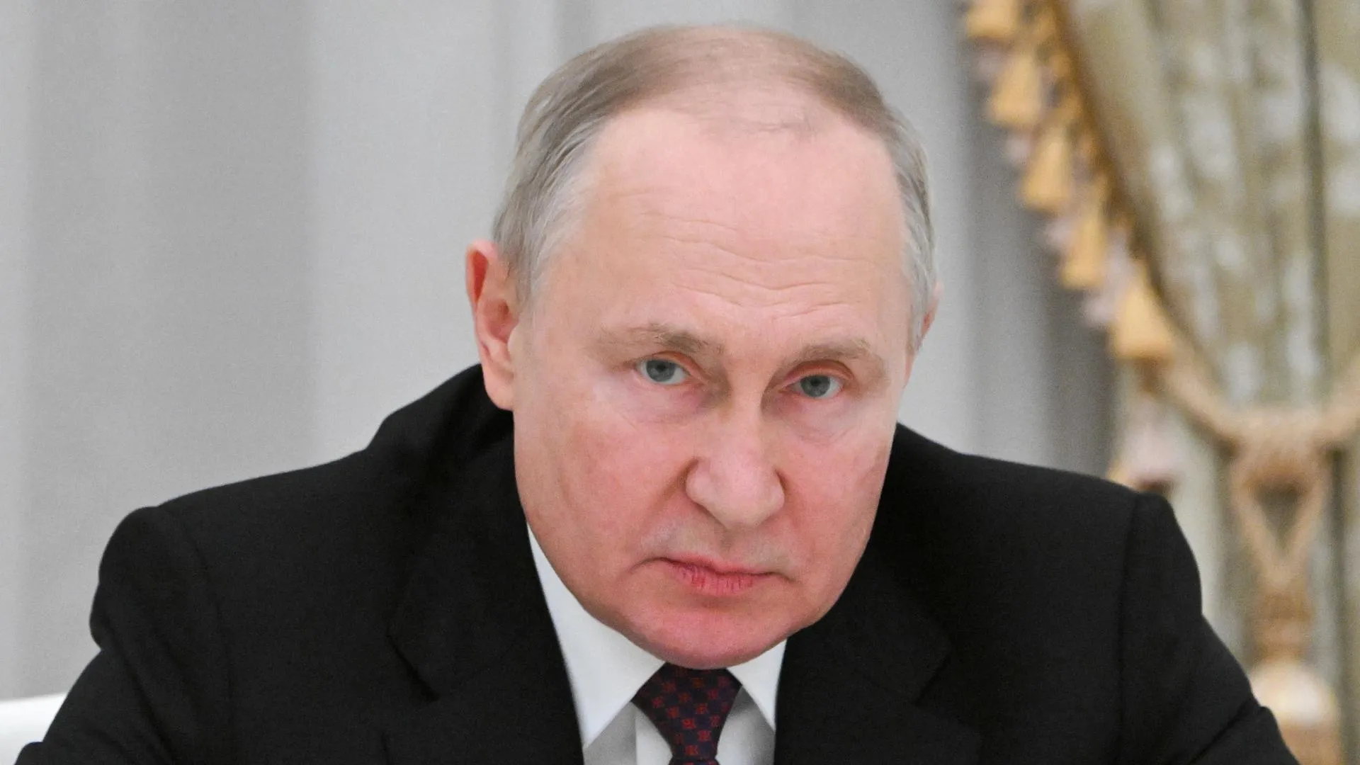 Путин: отмена комиссии за оплату ЖКХ распространится на всех пенсионеров