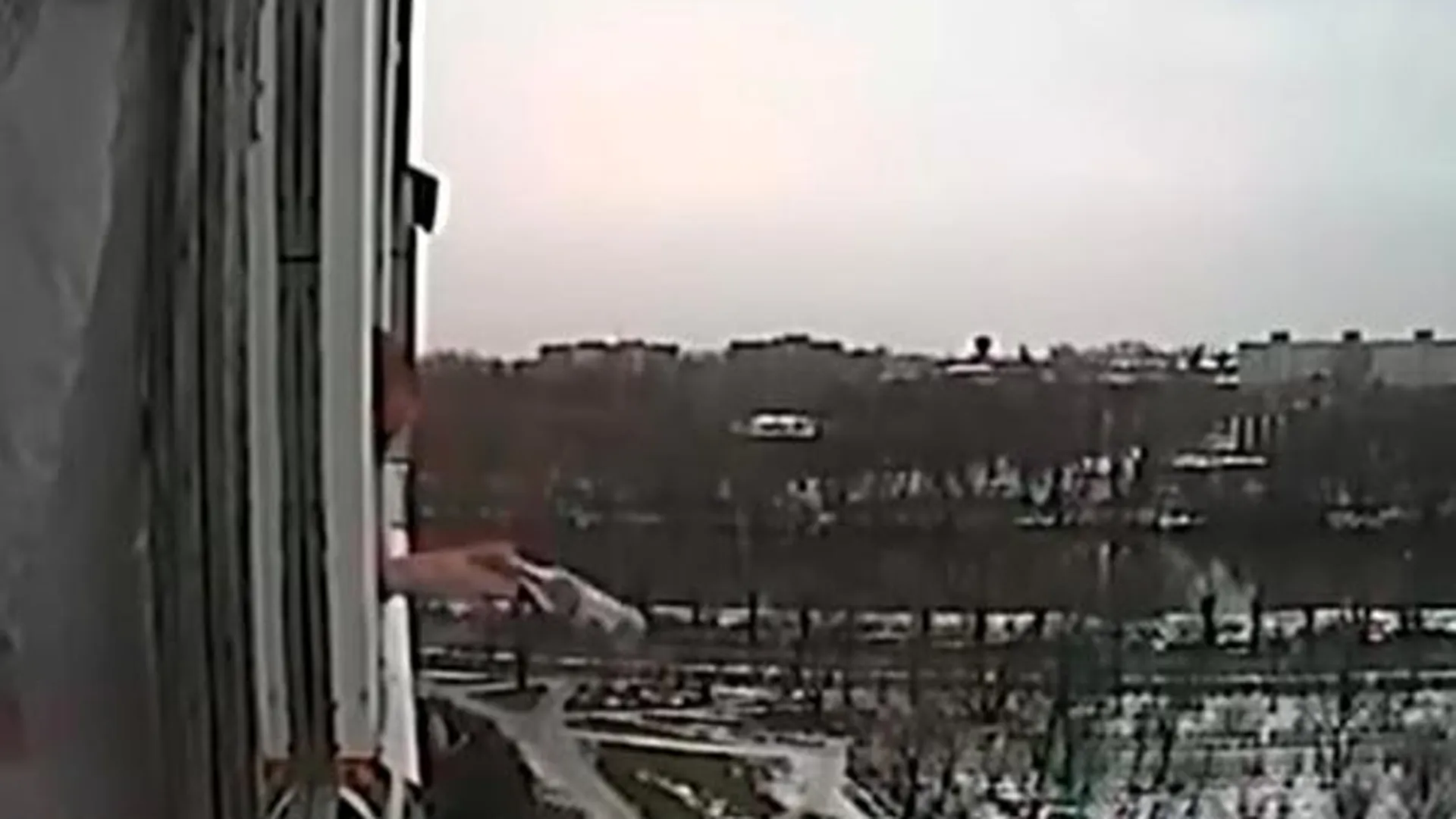 Житель Орехово-Зуева бомбардировал бутылками прохожих под балконом