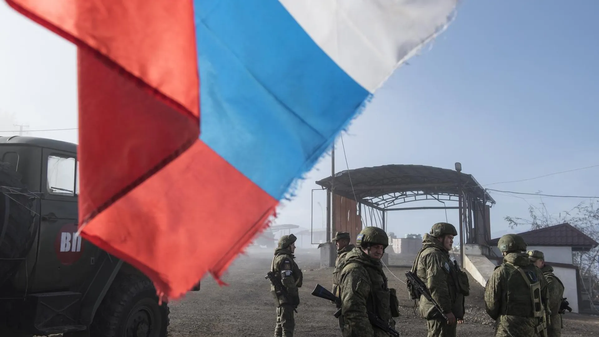 «Отвечает реалиям». В Кремле объяснили вывод миротворцев РФ из Карабаха