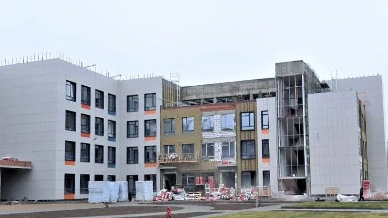 Работы по строительству новой школы завершаются в подмосковном Ногинске