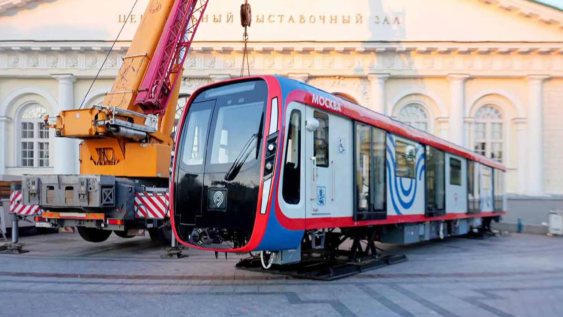 Новейший вагон метро привезли на выставку «Станция Манеж»