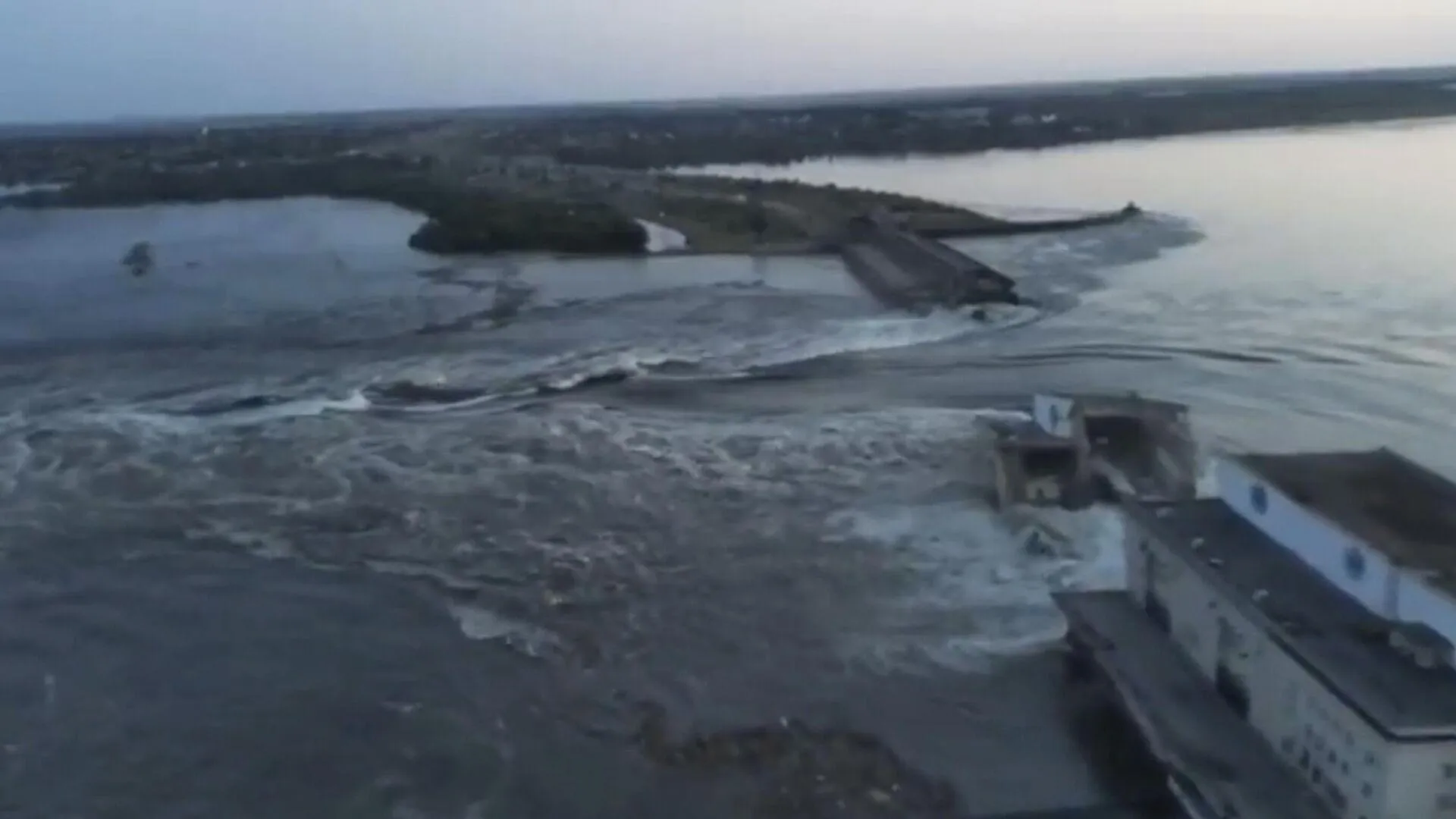 Последствия разрушения верхней части Каховской ГЭС