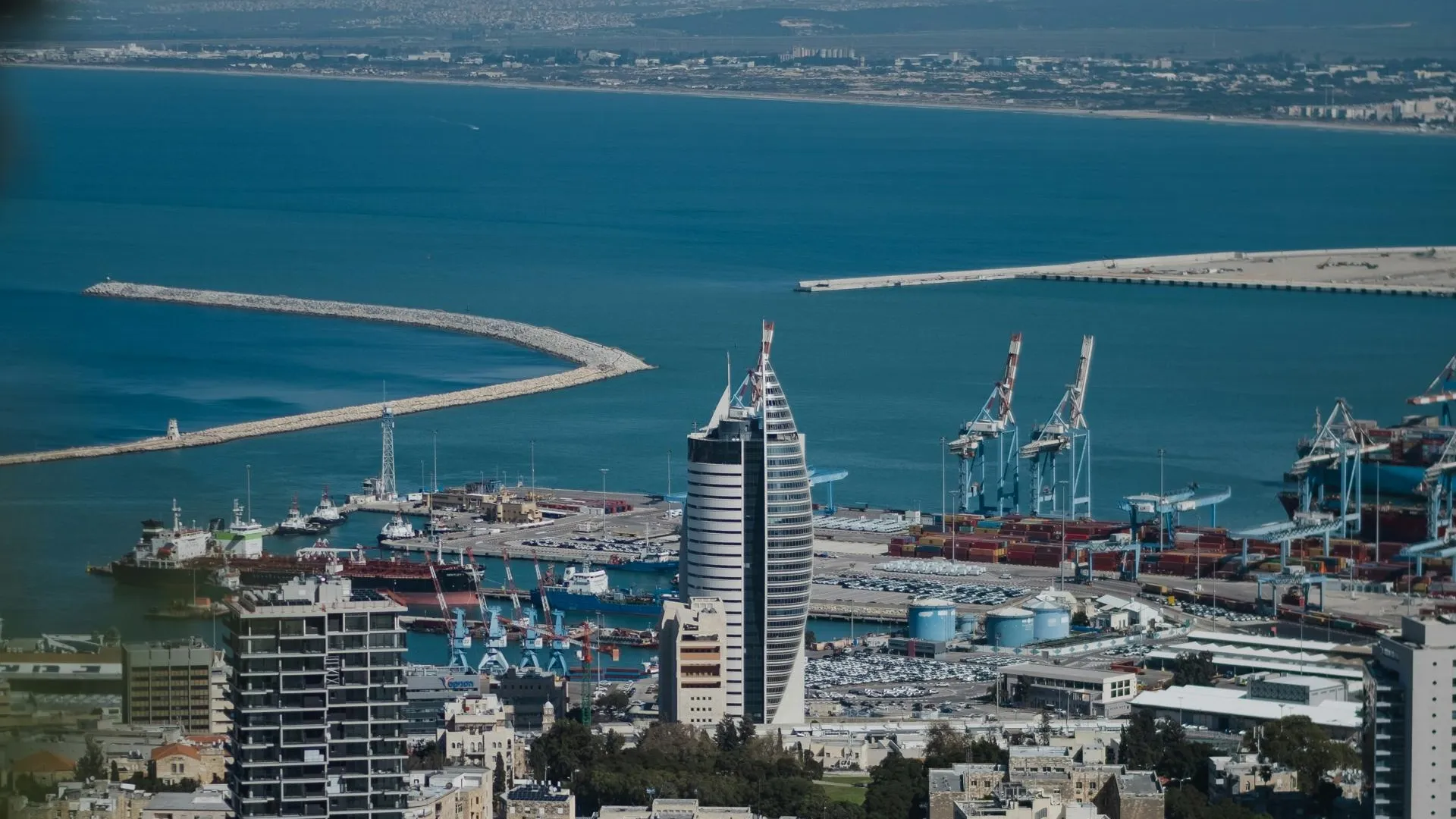 Шииты обстреляли порт Хайфа на севере Израиля