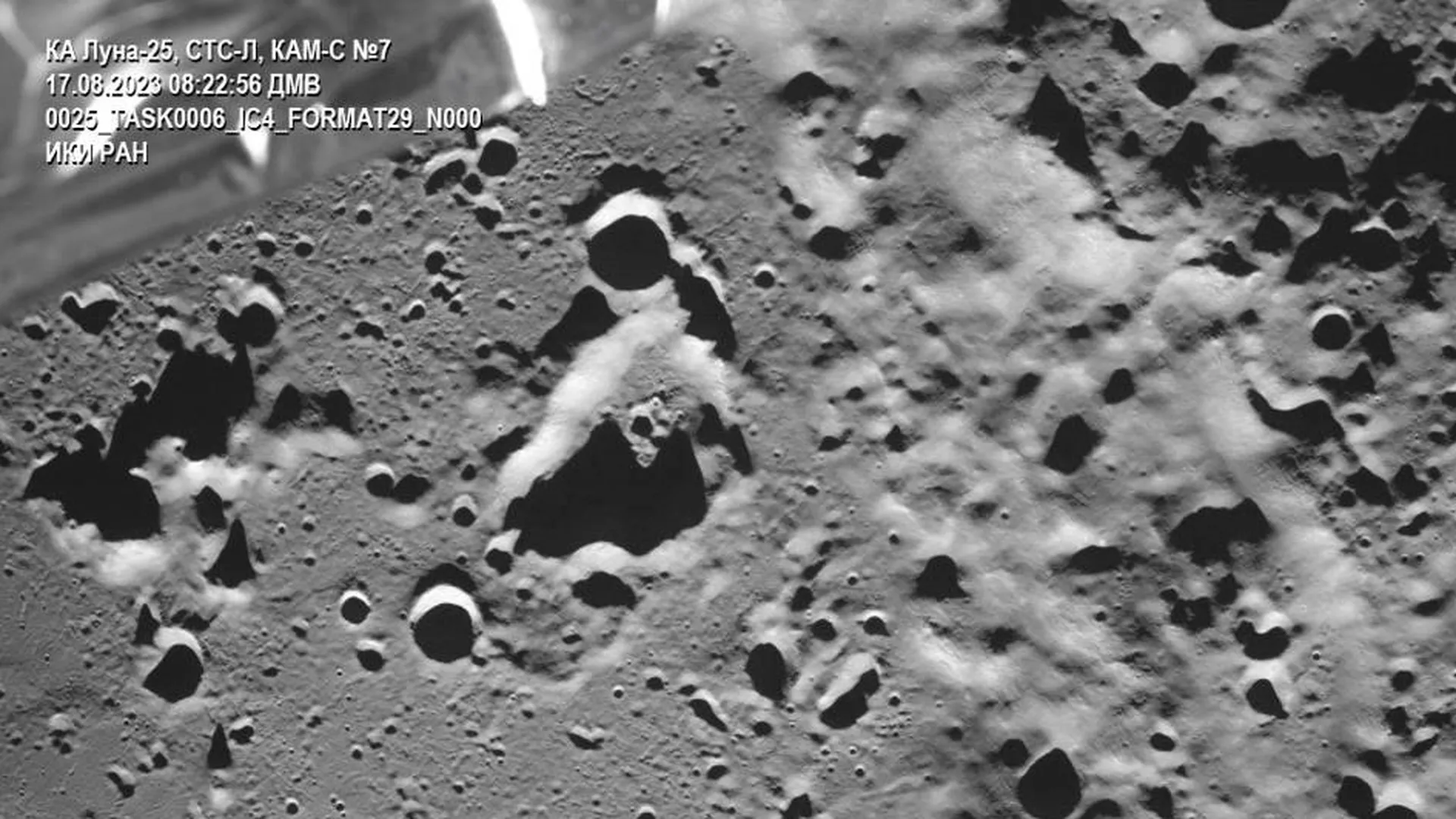 Станция «Луна-25», созданная учеными Химок, сделала первый снимок поверхности спутника Земли