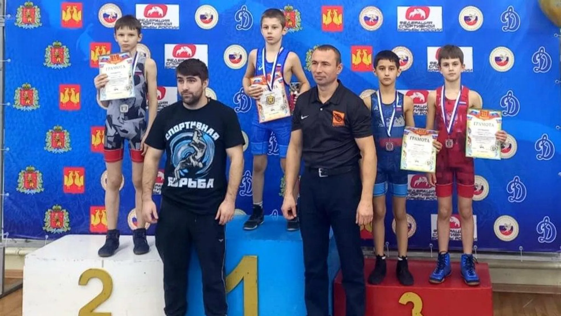 Юные спортсмены из Электрогорска завоевали золото на межрегиональном турнире по греко-римской борьбе