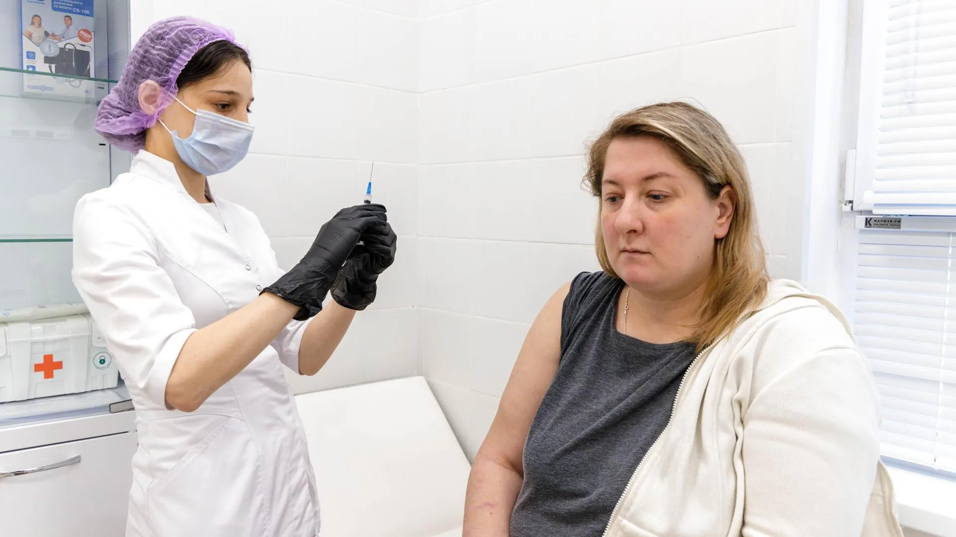 В поликлиники подмосковных Люберец поступила новая вакцина против COVID -19