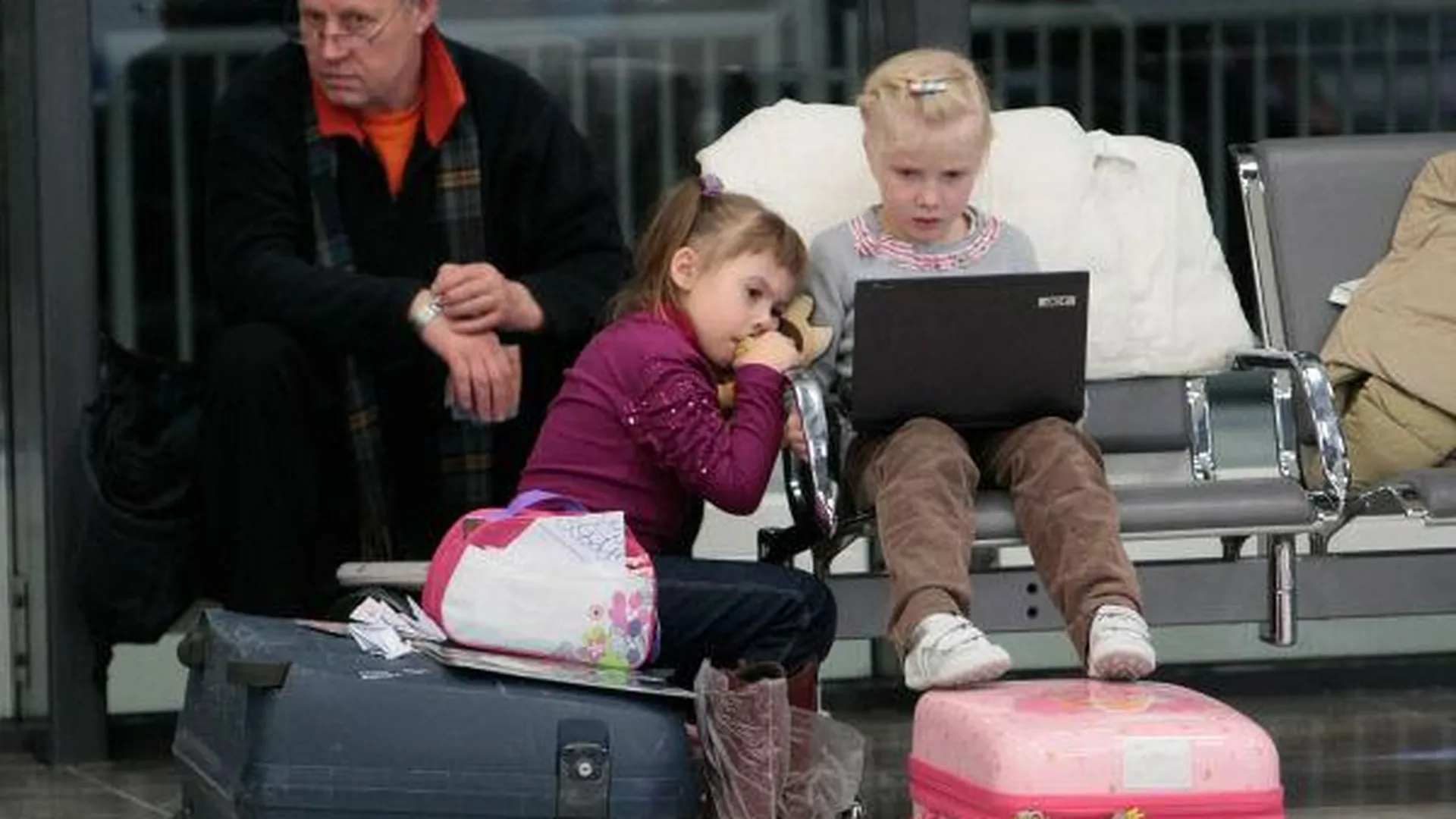 Более ста рейсов задержали в аэропортах столицы из-за снегопада