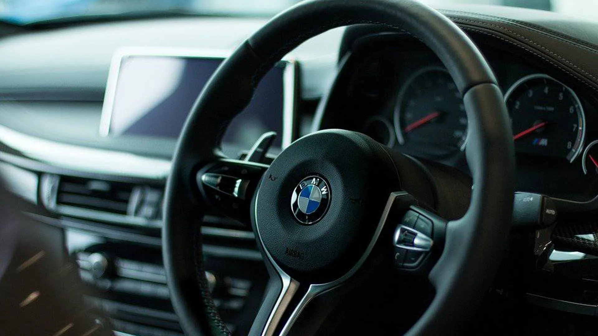 Представители BMW сообщили об отзыве более 200 авто в России