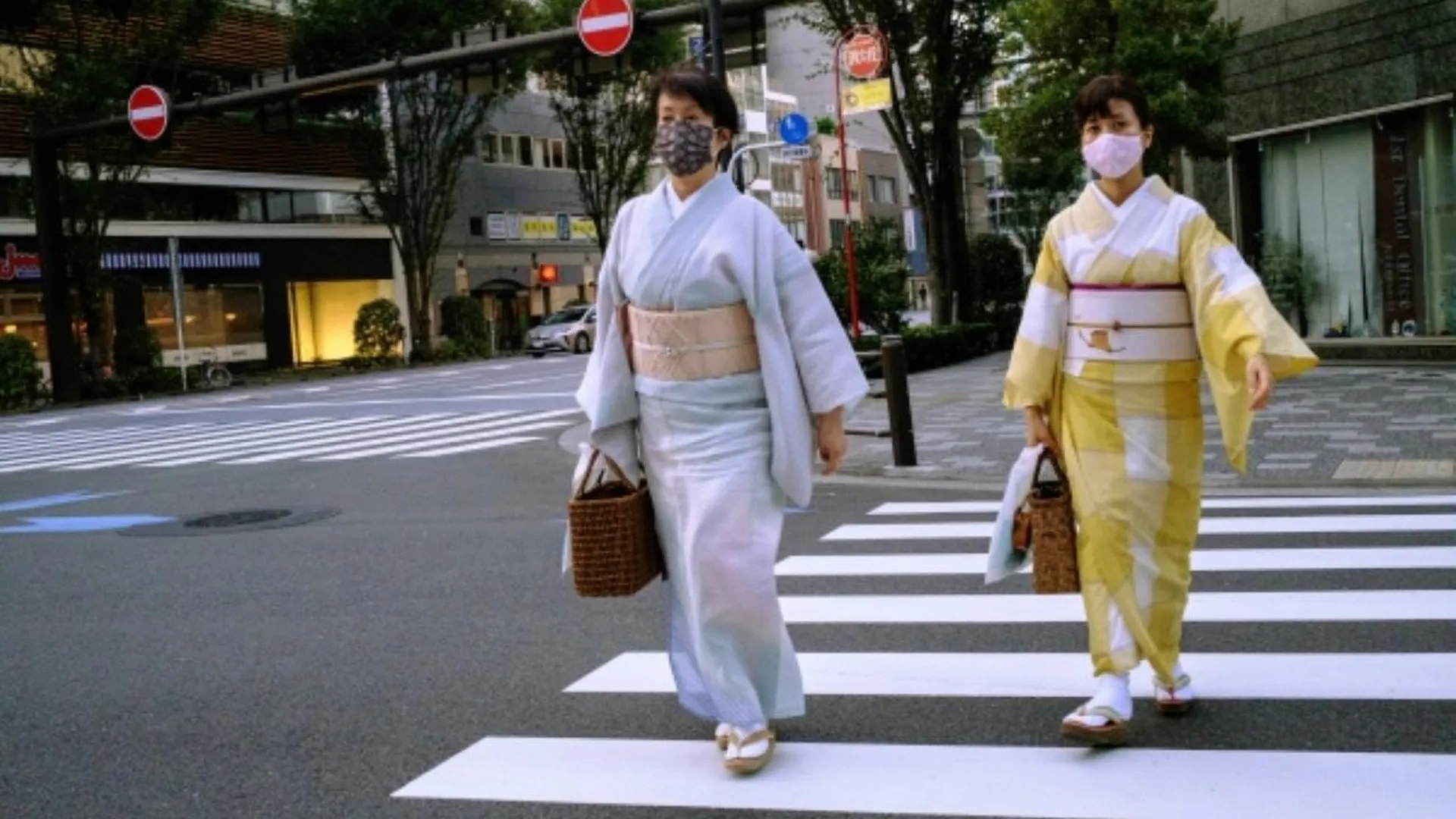 Японцы кинулись на «курсы улыбок» после отмены ковидных ограничений