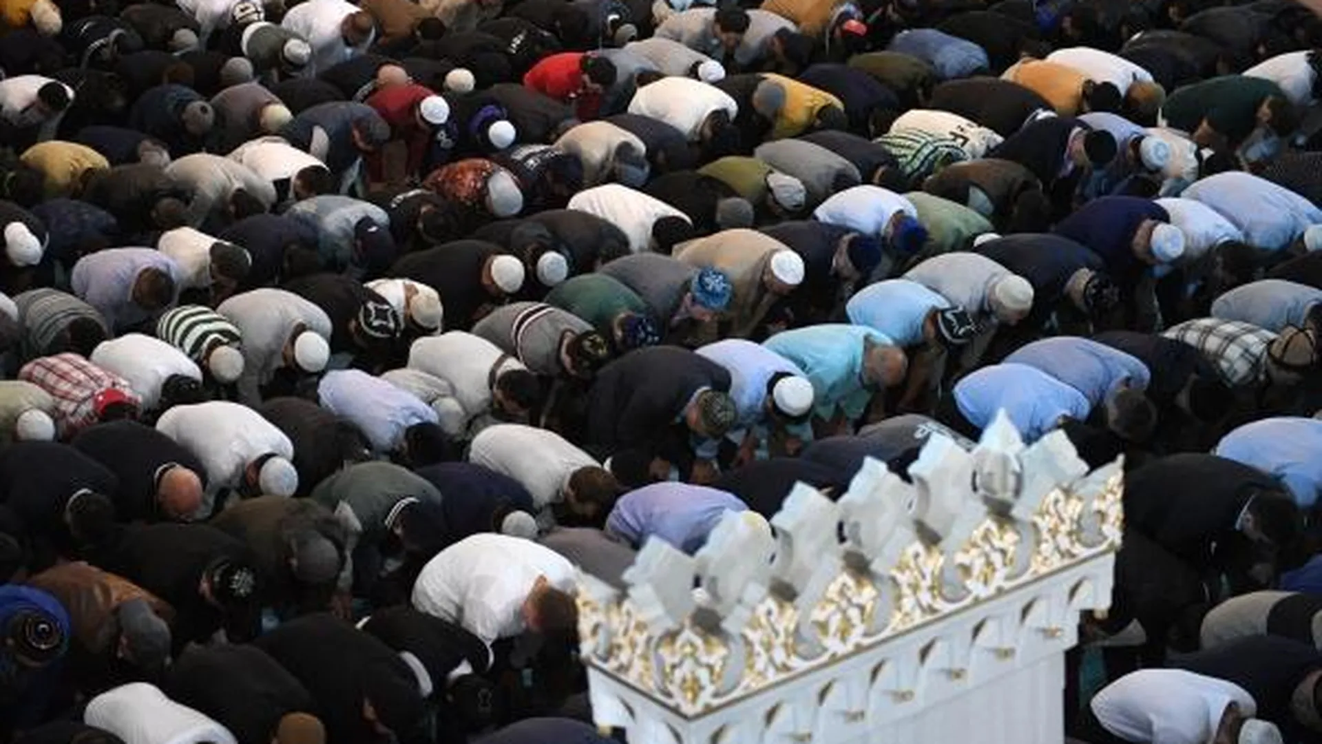 Фейк: мусульманам в Москве рекомендовали читать намаз в честь Ураза-байрама дома